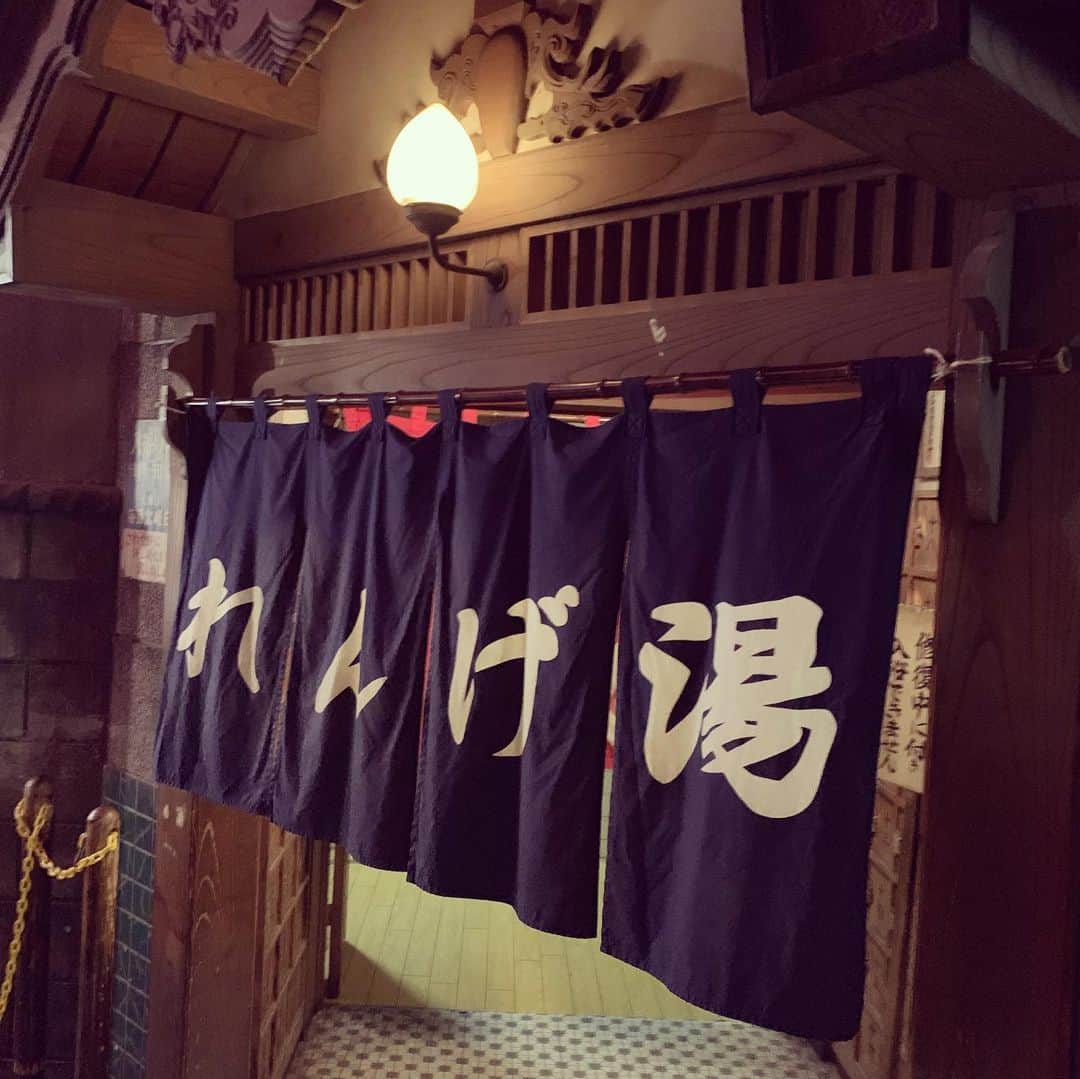 琴恵光充憲のインスタグラム：「銭湯でスッキリ。 #荷物まで #持って入るスタイル #へそで湯を沸かす #すぐ #煮え湯を飲まされる。」