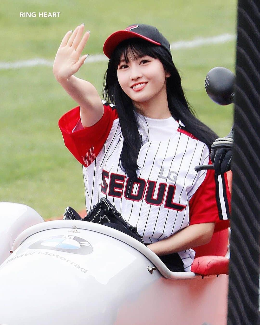 モモさんのインスタグラム写真 - (モモInstagram)「♡ [Fantaken] 190414 - LG Twins vs Doosan Bears Game First Pitch -  #MOMO #트와이스 #모모 #平井もも #もも #TWICE © ring heart」6月22日 14時50分 - momojype