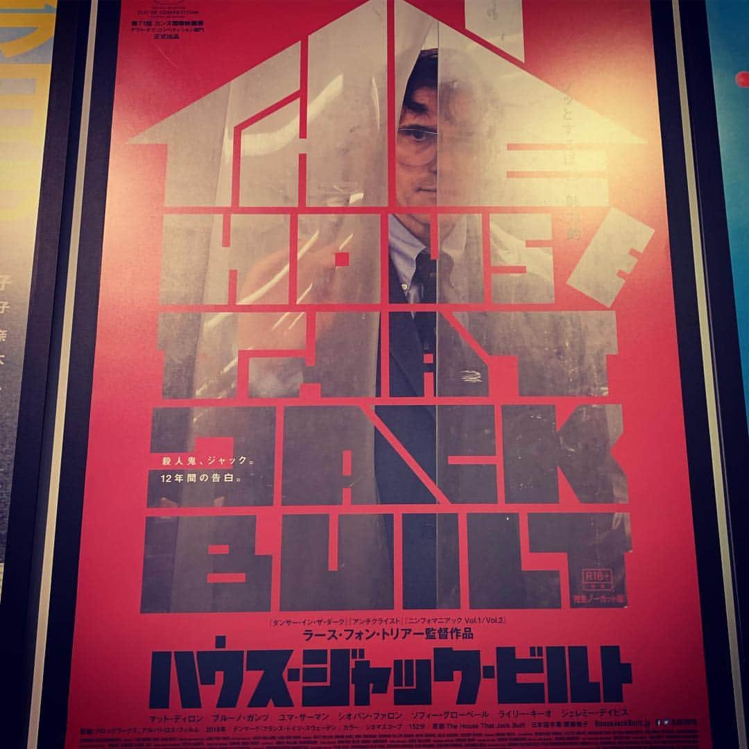 飯田カヅキさんのインスタグラム写真 - (飯田カヅキInstagram)「『ハウス・ジャック・ビルト』を観てきました。相変わらずのラース・フォン・トリアー節でしたがポップで面白かった。赤。  #ハウスジャックビルト #TheHouseThatJackBuilt #ラースフォントリアー #映画 #movie #cinema」6月22日 14時51分 - kazukiiida_strange