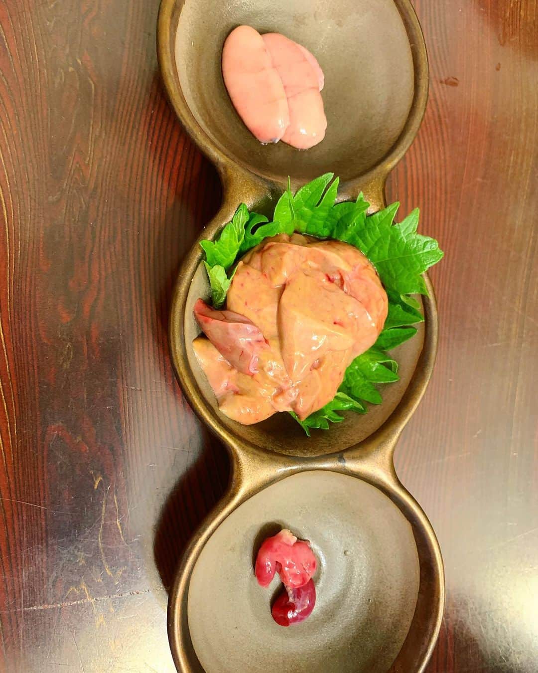 小田飛鳥さんのインスタグラム写真 - (小田飛鳥Instagram)「当たり前の様に生き血から始まり、すっぽんの内蔵色々、すっぽん鍋〜♪ 甲羅についた身や皮のコラーゲンまで余す事無く美味しく食べました！ 食べながらコラーゲンを感じる。。うるうる。。 #すっぽん #すっぽん鍋 #精力 #精力増強」6月22日 14時45分 - asuka_oda_0320