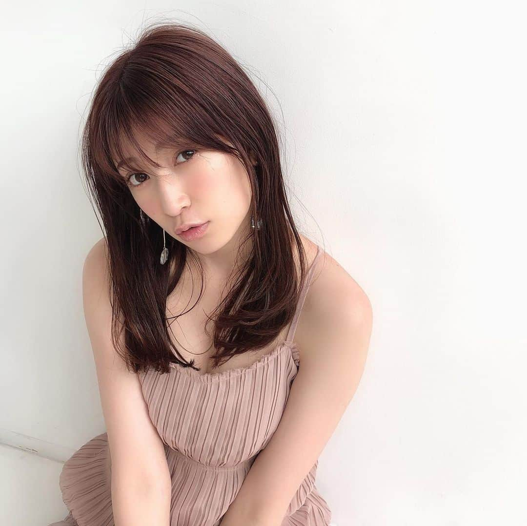 吉田朱里さんのインスタグラム写真 - (吉田朱里Instagram)「本日発売のRayでは 夏のカラーメイクを たくさんしましたぁ💖💛💕 . NAYAさんメイク💗💗 いつもオシャレ✨✨ . 今月号のRayでは NMB48メンバーもたくさん いるみたいなので是非チェックしてね！ . #夏メイク #カラーメイク #Ray #nmb48」6月22日 14時48分 - _yoshida_akari