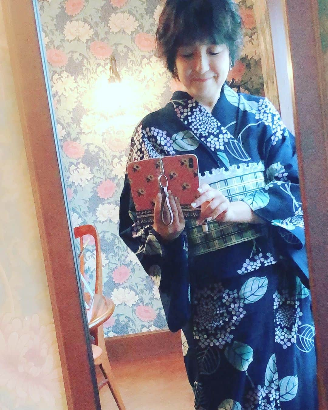 藤田朋子さんのインスタグラム写真 - (藤田朋子Instagram)「と、言うわけで #あじさい 柄の #浴衣 #やっぱ #今日は鎌倉 だから #紫陽花 だよね💠 #藤田朋子 #着物女子 #tomokofujita #kimono #yukata #summer #actsess #着物を着ている芸能人 #kamakura #tetsuyakuwayama #accordion #rain」6月22日 14時58分 - chiendormant