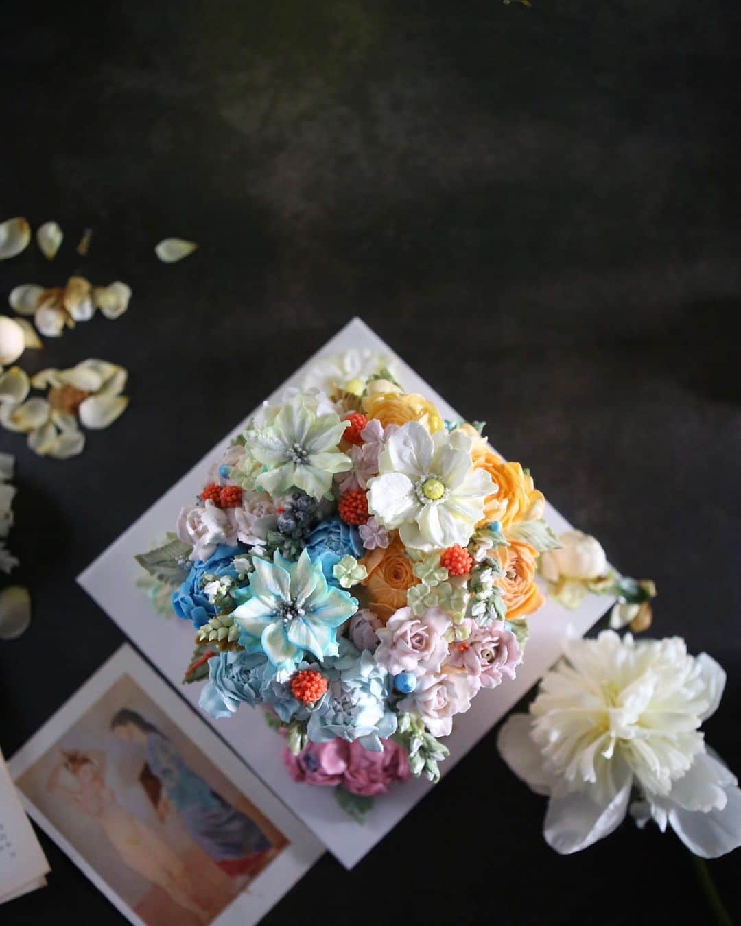 청담 수케이크 (atelier soo)さんのインスタグラム写真 - (청담 수케이크 (atelier soo)Instagram)「ㅡ student work A - course  열심히 정성스럽게 ✨💛 ㅡ #flower #cake #flowercake #partycake #birthday #bouquet #buttercream #baking #wilton #weddingcake ㅡ www.soocake.com vkscl_energy@naver.com」6月22日 15時01分 - soocake_ully