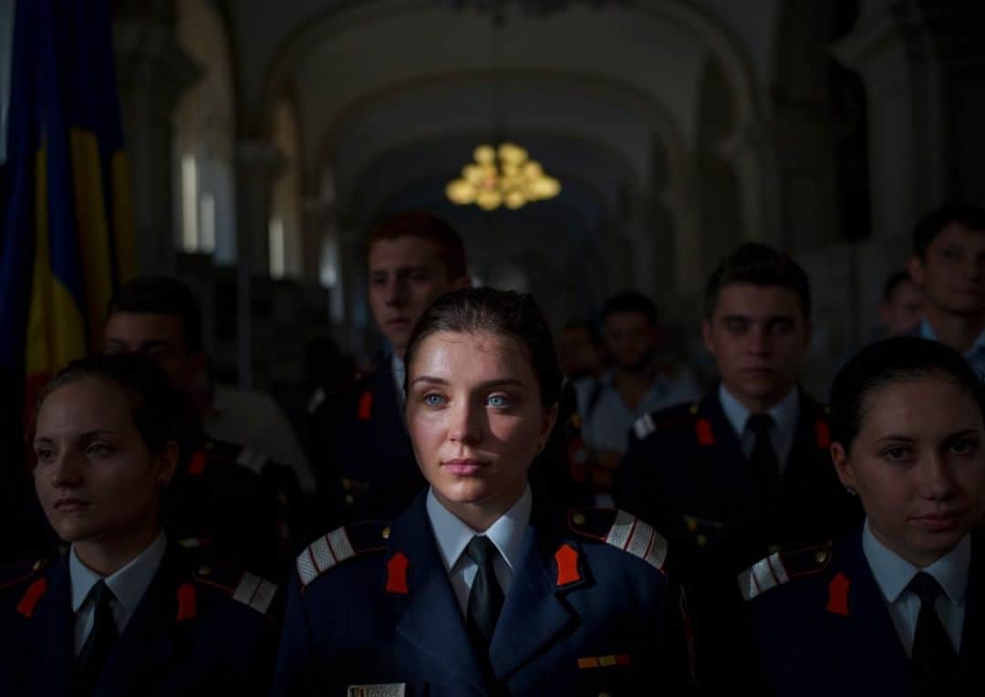 のインスタグラム：「Photo by William Daniels @williamodaniels | Romania, 2016. Students attend the opening of a new exhibition at the National Museum of Romanian History in Bucharest.」