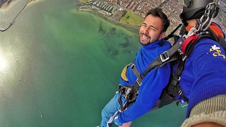 Raffi Ahmadさんのインスタグラム写真 - (Raffi AhmadInstagram)「“SkyDiving” 🇦🇺 Hal terGokil yang pernah gw coba dan sangat berkesan minus 10 derajat !!!!! Lompat dari atas awan !!!! Fantastis banget !!!! Bisa teriak Lepas adrenalin tinggi !!!! 😍🤗」6月22日 15時10分 - raffinagita1717