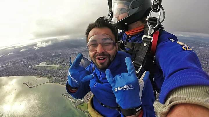 Raffi Ahmadさんのインスタグラム写真 - (Raffi AhmadInstagram)「“SkyDiving” 🇦🇺 Hal terGokil yang pernah gw coba dan sangat berkesan minus 10 derajat !!!!! Lompat dari atas awan !!!! Fantastis banget !!!! Bisa teriak Lepas adrenalin tinggi !!!! 😍🤗」6月22日 15時10分 - raffinagita1717