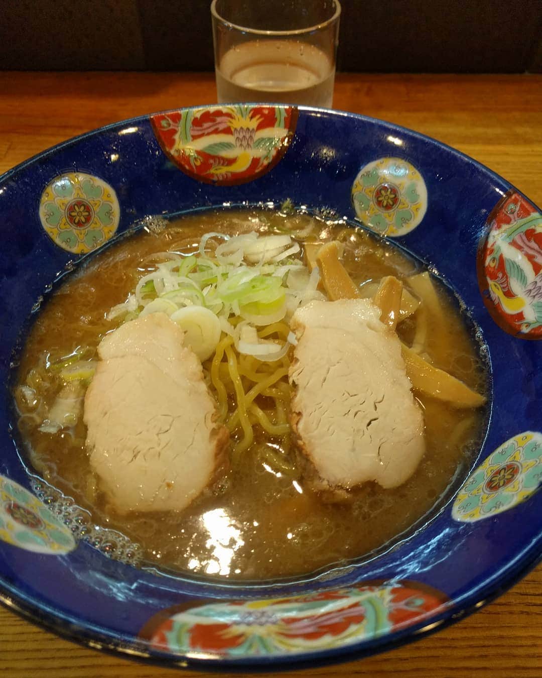 越中睦士のグルメインスタ