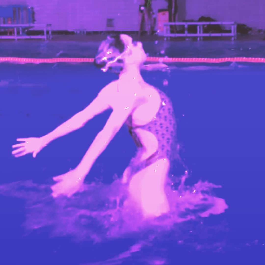アンドレア・フエンテスのインスタグラム：「I have a question for @fina1908 judges or experts: How many points this body boost deserves? You can swipe right for the FINA guiding scale for height if you need help ;) @anitaaalvarez」