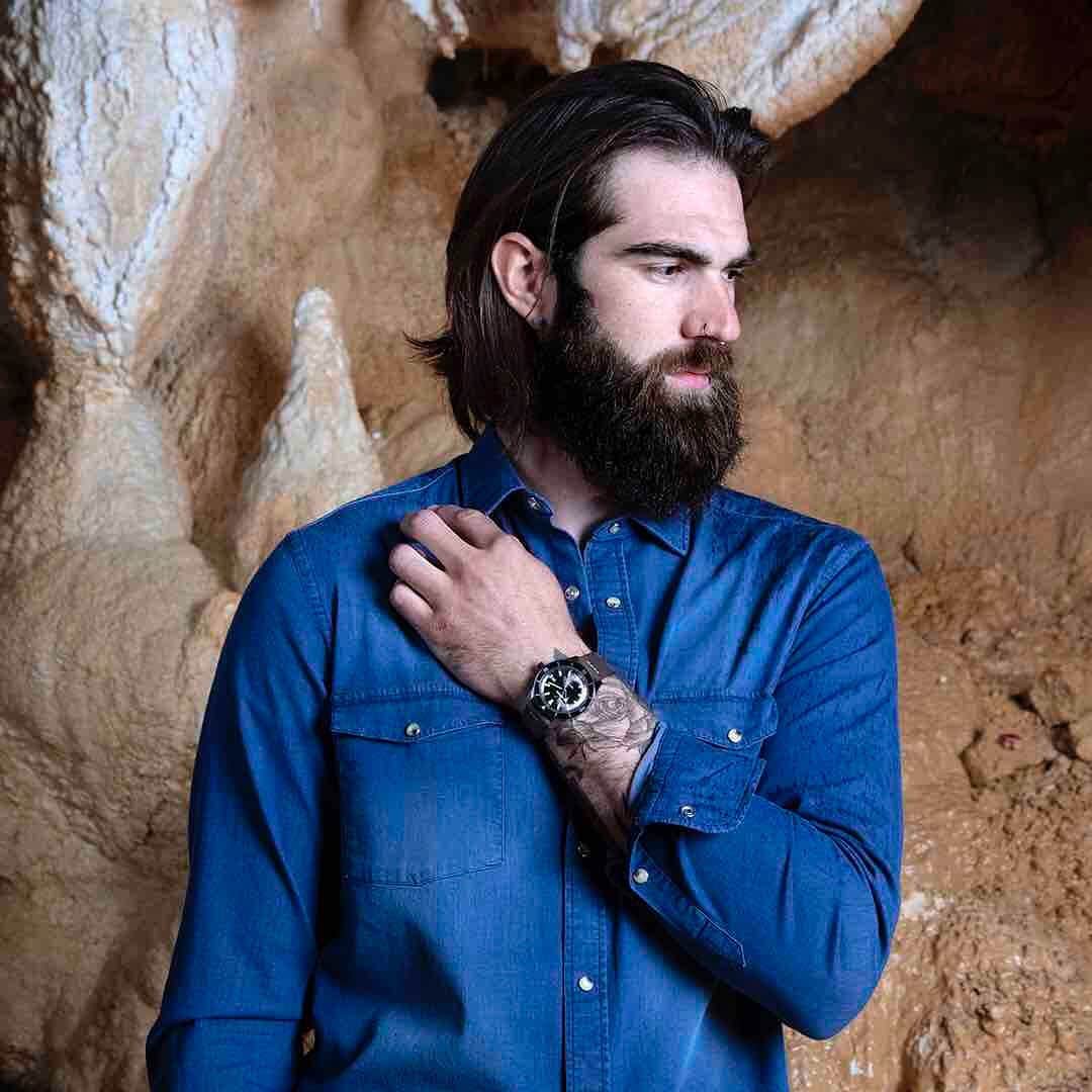 のインスタグラム：「On the surface and in-depth, the new Captain Cook is a piece of iconic Rado vintage design. Find the price by clicking on the picture. MasterOfMaterials #CaptainCook #AutomaticWatch #PowerReserve #Explorer #Adventure #Vintage」