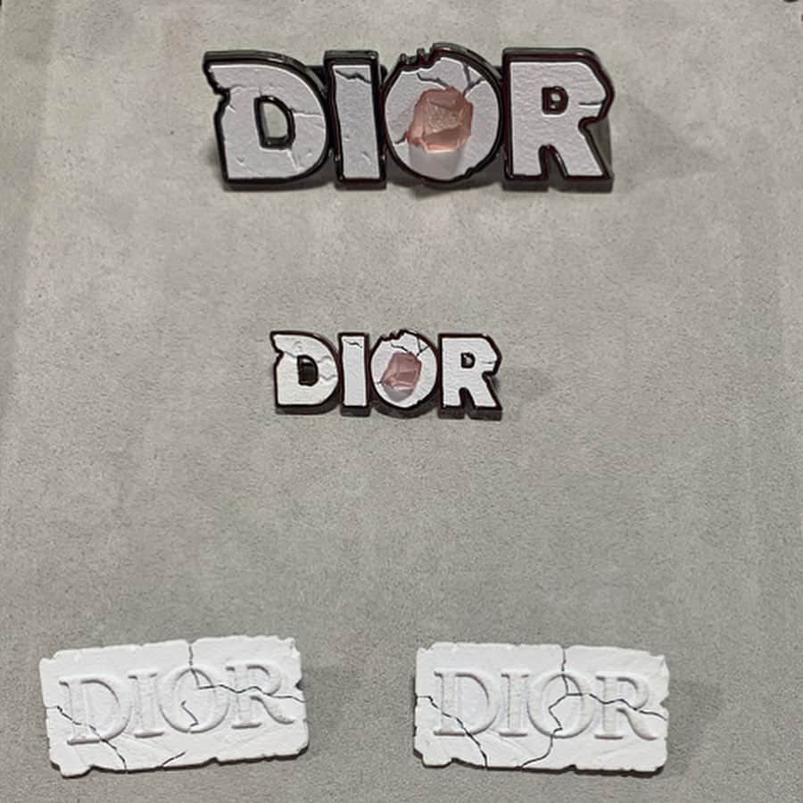 YOONさんのインスタグラム写真 - (YOONInstagram)「FUTURE RELICS | ＠Dior Men SS20 collection jewelries w/ @danielarsham x @mrkimjones. Captured textures of Daniel's sculptures with crystals bits. . #DiorSummer20 #dior #diormen  #pfw #jewelry」6月22日 15時59分 - yoon_ambush