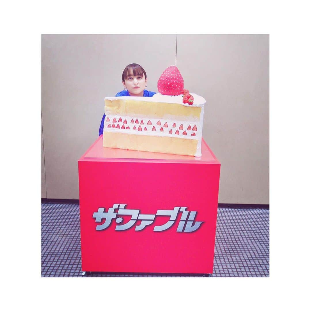 山本美月さんのインスタグラム写真 - (山本美月Instagram)「映画『ザ・ファブル』舞台挨拶でした♡ 昨日から公開中です！ 是非劇場にてご覧下さい！ もう既に観て下さった皆さん、報告感想ありがとうございます☆☆ ジャッカルさんのこのケーキね、ホンモノなんですよー！  #ザファブル」6月22日 16時10分 - mizuki_yamamoto_official