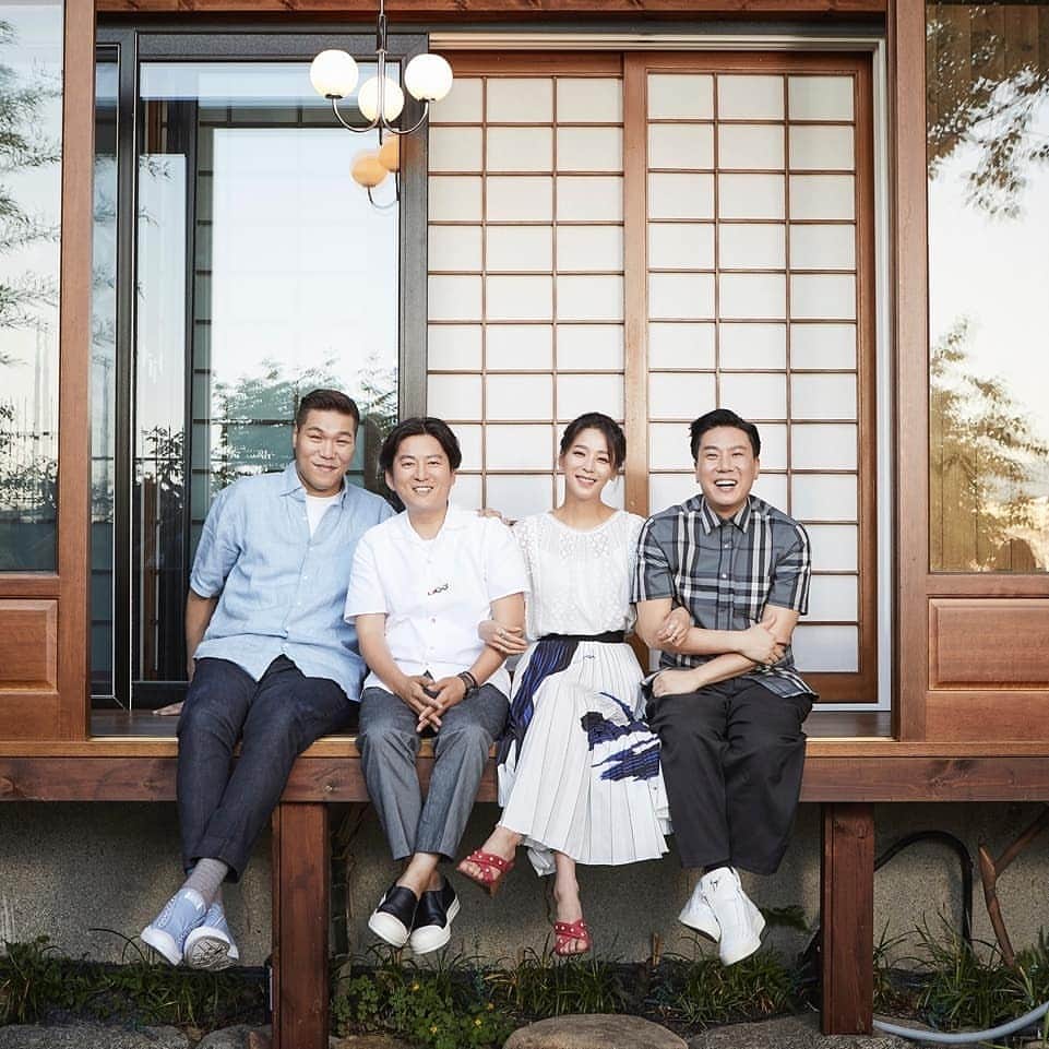 ハン・ゴウンのインスタグラム：「#밥친구 #집밥 #서장훈 #이상민 #강레오 그리고 나~ #skydrama #tv조선 동시 방영 이래요~~ 오늘저녁 7시 50분 찾아갑니다~~ 두근두근~~」