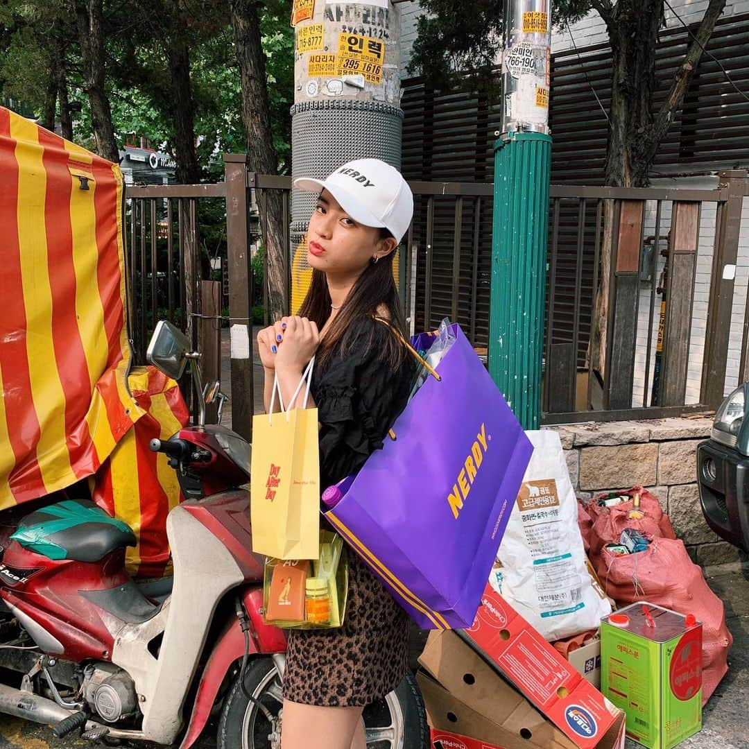 玖瑠実さんのインスタグラム写真 - (玖瑠実Instagram)「shopping day🤫💜💛 #韓国」6月22日 16時20分 - kurumi_0125_