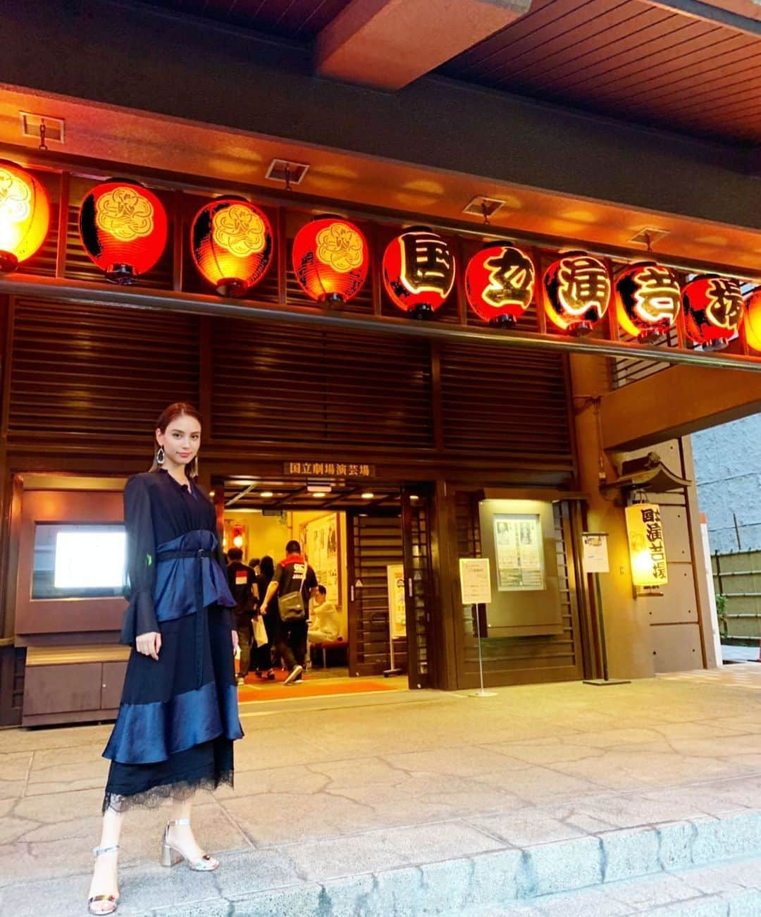 滝沢カレンさんのインスタグラム写真 - (滝沢カレンInstagram)「みなさん、こんにちは❣️ 雨にも負けない土曜日お過ごしていますか❓  本日はとっておきの情報サービスです❤️ 私が家の居間だとこの場所以外で勘違いできるほどの大好きなほのぼの空間としていつもある「松之丞カレンの反省だ！」がなんと、な、なんと❣️本日は23:15〜1時間スペシャル行います😊💕 言葉の遊園地で日々生きる松之丞さんがまたまた色々なことをしに外出してます🥰  私はなんの変わりなくお留守番係やっています✨  今回はわたしの大好きでもある○食い女子たちが集まったり、○ーチュー○ーのとある人が出たりまたまたさりげなくも活発な松之丞さんが見れます🥺  そして、不思議な時間を少し空けると、また24:35〜いつも通りの「松之丞カレンの反省だ！」始まります😅  合間でお風呂など入ってる時間はないくらいまた、スペシャルなんてなかったかのような顔で私たちが出てきます💗  迷路に迷ったような気分でご覧ください😊  あれ？さっき確かこの二人見たよな、、と隣と目を合わせるような時間になると思いますが、それが現実です😔  松之丞さんの誰も見ていなかった素晴らしい一面に息と瞬きと無音を忘れるはずです。。 とんでもない土曜日にしたいなら、これしかないです😌(24:45だからほとんど日曜日)  さぁ、夜の時間を下さい🌉  改めて情報は、  23:15〜 が 「松之丞カレンの反省だ！」60分スペシャルでして、 24:35〜 は「松之丞カレンの反省だ！」いつも通り  です💖  #観たらわかるこの気持ち #仕事なのに仕事でなくさせる空間なんだ #異様な居心地の良さが妙にありがたい #そんな好きな存在をみんなにも見てほしい #とっても明るくて愉快な場所は #まだまだありました」6月22日 16時23分 - takizawakarenofficial