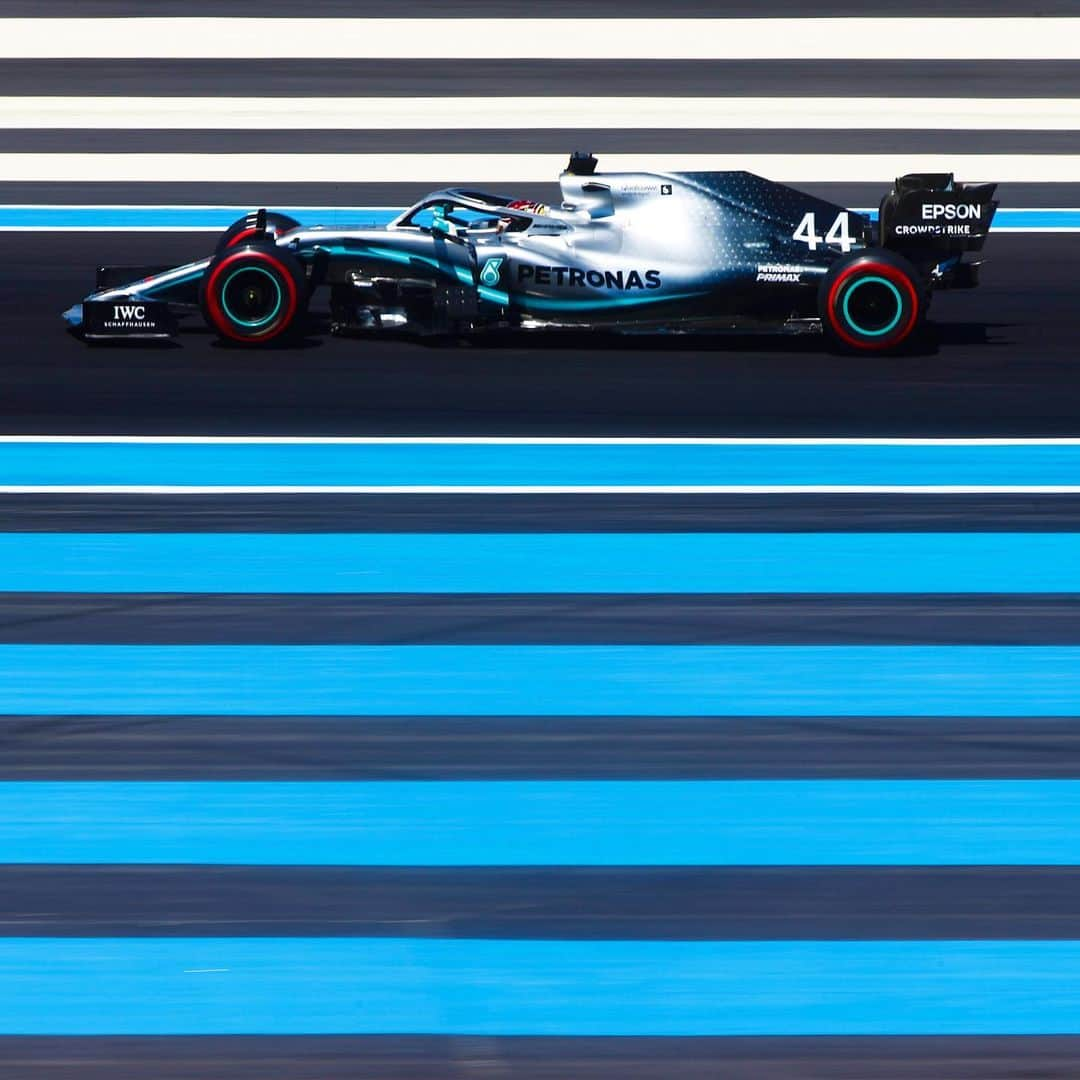 MERCEDES AMG PETRONASさんのインスタグラム写真 - (MERCEDES AMG PETRONASInstagram)「Good morning, IT’S QUALI DAY! 🙌  Who do you think will take Pole at the #FrenchGP? 🔥 • #MercedesAMGF1 #Mercedes #F1 #Quali #Pole #PETRONASmotorsports」6月22日 16時23分 - mercedesamgf1