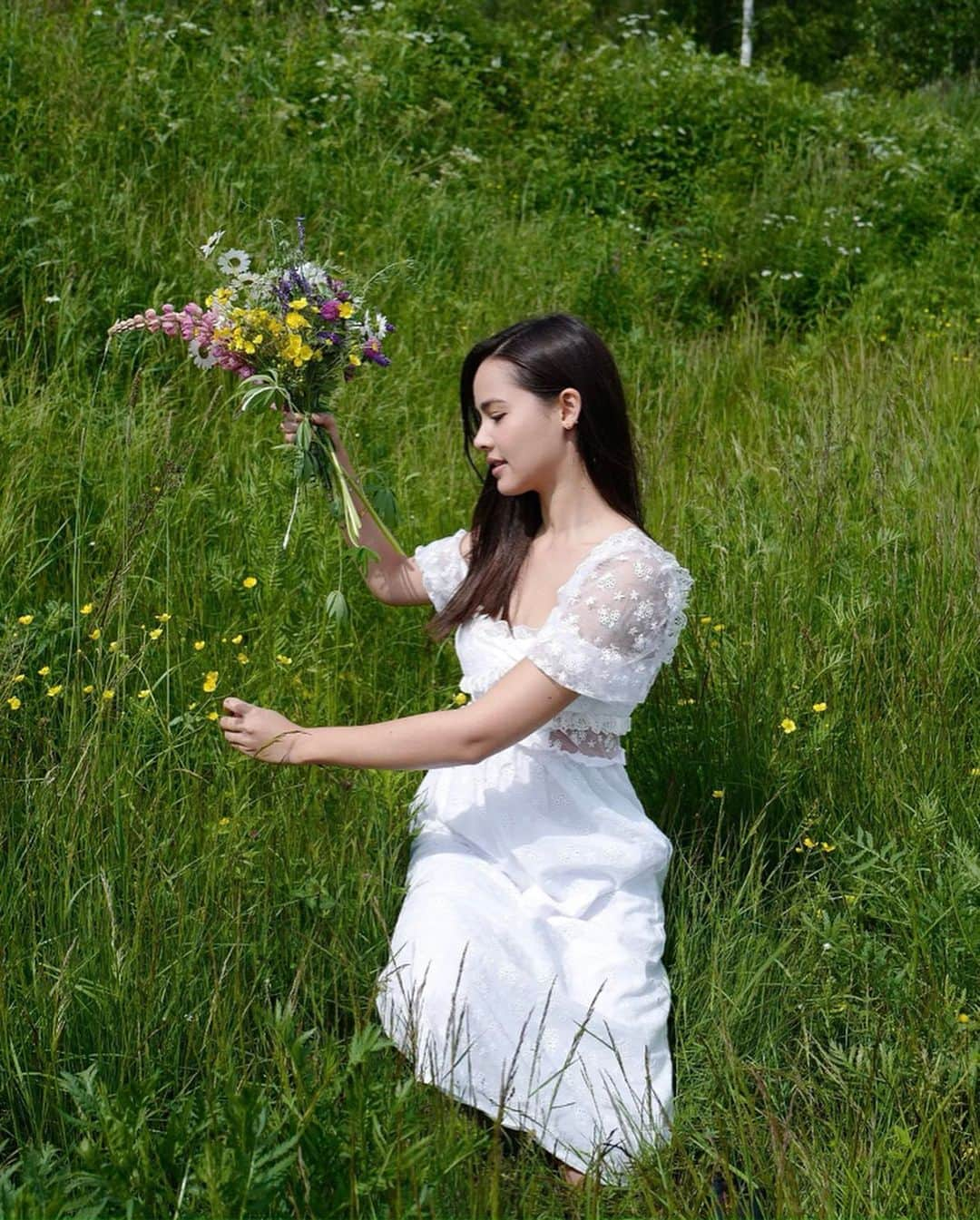 ウッラサヤー・セパーバンさんのインスタグラム写真 - (ウッラサヤー・セパーバンInstagram)「Ønske alle et fantastisk Midsommar 💕🌼💐💫」6月22日 16時30分 - urassayas