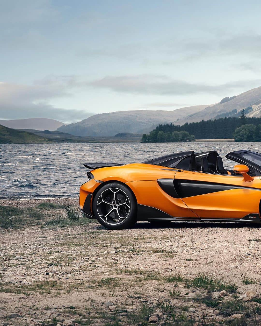 McLaren Automotiveさんのインスタグラム写真 - (McLaren AutomotiveInstagram)「There's something unique about driving an open-top supercar. The added noise and drama heightens every one of your senses, bringing a level of excitement that is hard to beat. With the #600LTSpider, thanks to its sophisticated carbon-fibre Monocell II chassis, that added excitement doesn't mean any compromise to its handling or agility.」6月22日 16時44分 - mclarenauto