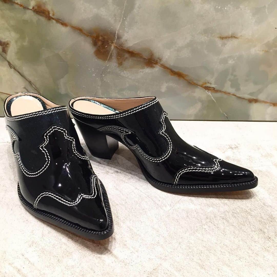 H BEAUTY&YOUTHさんのインスタグラム写真 - (H BEAUTY&YOUTHInstagram)「＜Maryam Nassir Zadeh＞ romeo mule for women ¥80,000-(+tax)  #H_beautyandyouth @h_beautyandyouth  #BEAUTYANDYOUTH #Unitedarrows #maryamnassirzadeh」6月22日 16時45分 - h_beautyandyouth
