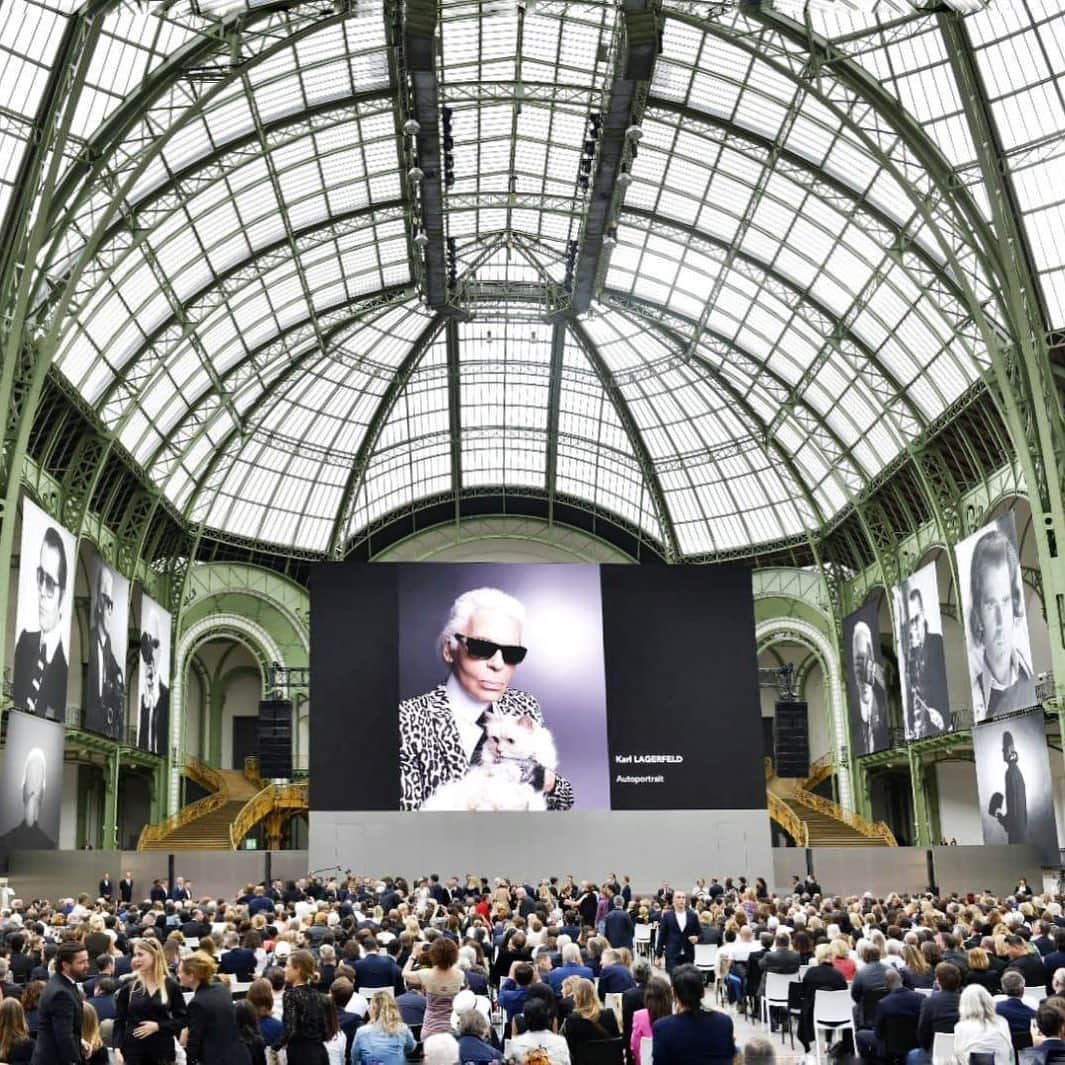 LVMHさんのインスタグラム写真 - (LVMHInstagram)「#KarlForEver - Tribute to Karl Lagerfeld  Paris paid tribute to #KarlLagerfeld during a unique memorial night designed by Opera Director, Robert Carsen at the Grand Palais in Paris.  The LVMH family gathered at this spectacular memorial, which echoed the immense talent and legacy of a fashion visionary.  His unprecedented creativity was portrayed through video clips of the couturier’s life and testimonials from personalities who were close to him, along with performances by actors, musicians and dancers whose work he admired, interpreting pieces that he loved.  From Paris to Rome, this tribute will continue with Fendi.  _ #LVMH #Fendi」6月22日 16時55分 - lvmh