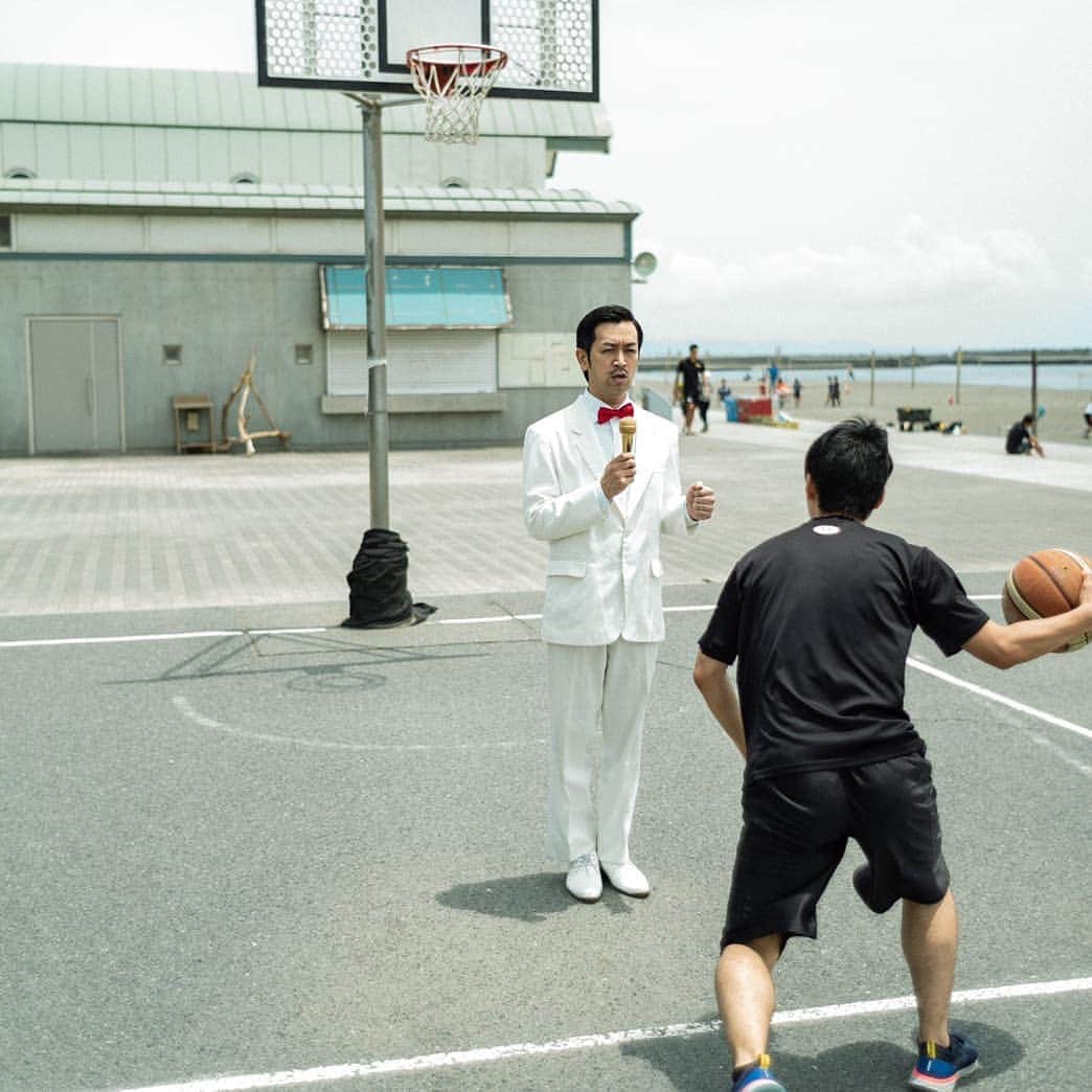 ムーディ勝山さんのインスタグラム写真 - (ムーディ勝山Instagram)「バスケットボール選手VSムード歌謡歌手。」6月22日 17時13分 - katsuyama0611
