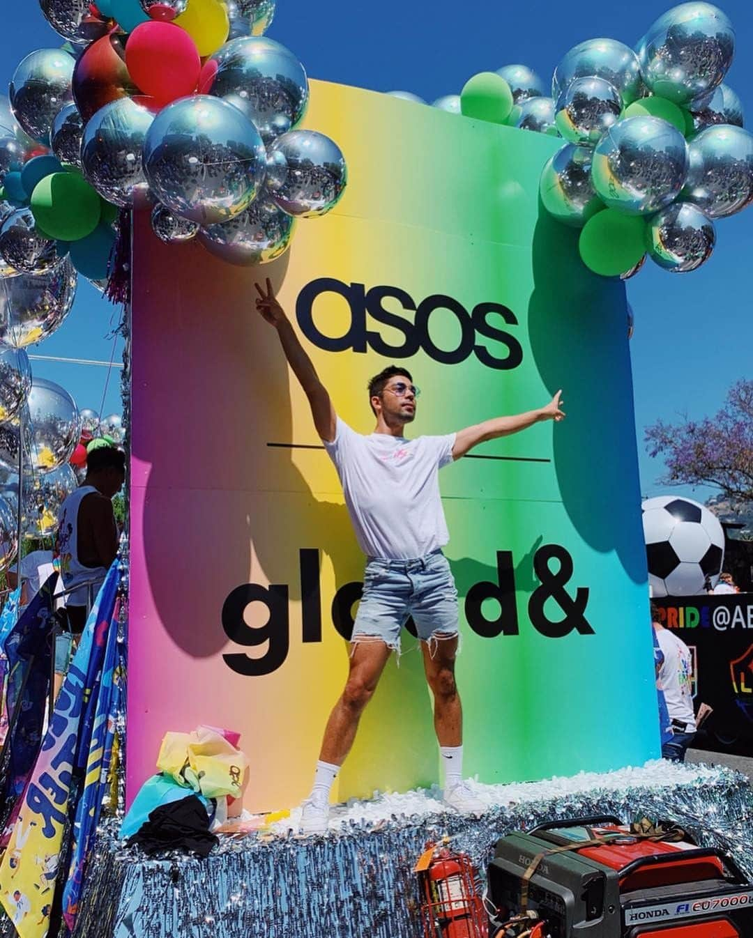 ASOSさんのインスタグラム写真 - (ASOSInstagram)「Why be mad when you can be @glaad? 📸 @mattebrooks 🔎 ASOS DESIGN x glaad&」6月22日 17時15分 - asos