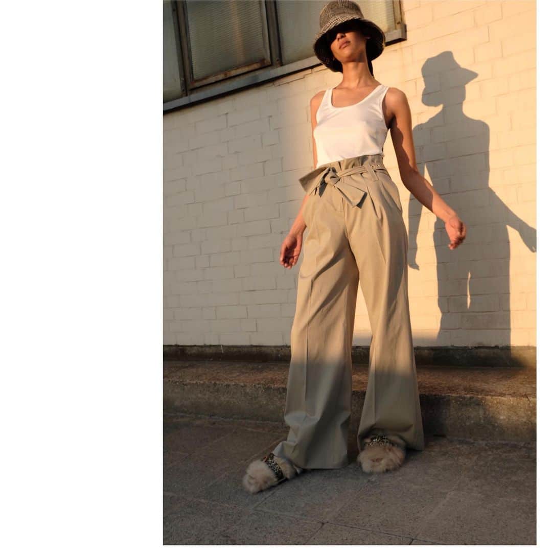 シューマッハさんのインスタグラム写真 - (シューマッハInstagram)「#mood #weekends #love #dorotheeschumacher #editorial #nyc #newyork #tops #inspiration #outfit #shadow #light #pants #photography #ootd」6月22日 17時17分 - dorotheeschumacher