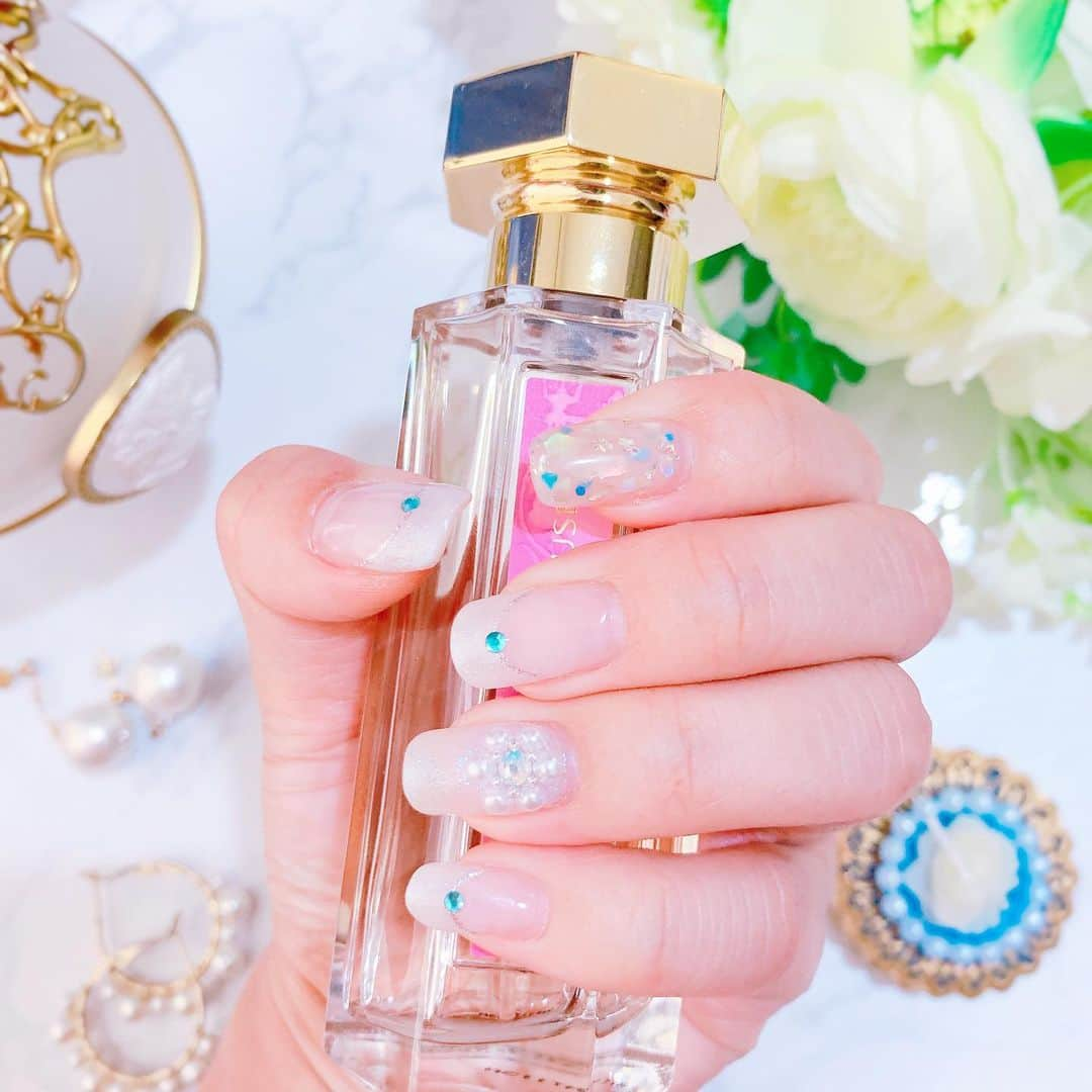 星読みプリンセス・エリ様さんのインスタグラム写真 - (星読みプリンセス・エリ様Instagram)「new nail....♡﻿﻿﻿﻿﻿﻿﻿﻿﻿﻿﻿﻿ ﻿﻿﻿﻿﻿﻿﻿﻿﻿﻿﻿﻿ 今月は#蟹座 をイメージしたネイルだよ💅﻿﻿﻿﻿﻿﻿﻿﻿﻿﻿﻿﻿ ﻿﻿﻿﻿﻿﻿﻿﻿﻿﻿﻿﻿ ﻿﻿﻿﻿﻿﻿﻿﻿﻿﻿ ﻿2019年のホロスコープネイルは﻿﻿﻿﻿ 各星座の女の子をイメージした12星座ネイルに♡﻿﻿﻿﻿ ﻿﻿﻿﻿ ﻿﻿﻿﻿ ﻿蟹座ガールのイメージは〈コンサバ〉﻿﻿♋️ 蟹座カラーのパールホワイトをベースに、パールとシェルを使って、蟹座の奥ゆかしさを表現🐚♡﻿ ﻿﻿﻿ ﻿ブルーのシェルとラインストーンがポイントになって、よりパールホワイトの女性らしさが引き立つネイルだよ💅﻿ ﻿﻿ ﻿﻿ 毎月その月の#星座 から、ネイルデザインを考えるのとっても楽しい😍﻿💕﻿﻿﻿﻿﻿﻿﻿﻿﻿﻿﻿ ﻿﻿﻿﻿﻿﻿﻿﻿﻿﻿﻿﻿ ﻿﻿﻿﻿﻿﻿﻿ ﻿﻿﻿﻿﻿﻿﻿﻿﻿﻿﻿﻿ #instalove#星座 #星座ネイル #蟹座ネイル﻿﻿﻿﻿﻿﻿﻿﻿﻿﻿﻿﻿ #12星座  #ホロスコープネイル﻿﻿﻿﻿﻿﻿﻿﻿﻿﻿﻿ #シェルネイル#ホワイトネイル﻿ #サマーネイル#夏ネイル﻿ #レディネイル #大人可愛い﻿﻿﻿﻿﻿﻿﻿ #大人ネイル #大人女子 #プリンセス﻿﻿﻿﻿﻿﻿﻿﻿﻿﻿﻿ #プリンセスネイル #シンプルネイル﻿﻿﻿﻿﻿﻿﻿﻿﻿﻿﻿ #上品ネイル#コンサバネイル﻿ #インフルエンサー﻿﻿﻿﻿﻿﻿﻿﻿﻿﻿﻿#フレンチネイル #美容 #美 #主婦ママ #アラサー﻿﻿﻿﻿﻿﻿﻿﻿﻿﻿﻿ #ママインフルエンサー﻿﻿﻿﻿﻿﻿﻿ #美容インフルエンサー﻿﻿﻿﻿ #ホロスコープ美容#ホロスコープメイク」6月22日 17時28分 - eri.princessmind