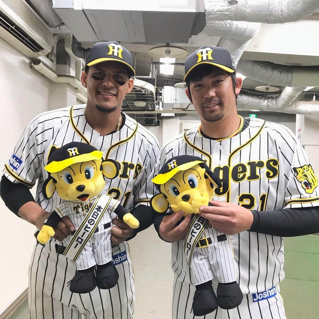 阪神タイガースさんのインスタグラム写真 - (阪神タイガースInstagram)「今日のヒーロー岩田投手、マルテ選手‼️ #岩田稔 選手 #ナイスピッチング ✨ #ジェフリーマルテ 選手 #jefrymarte  #逆転タイムリー #ナイスバッティング ✨ #ストーリーズも見てね #今日のヒーロー #todayshero  #阪神タイガース」6月22日 17時27分 - hanshintigers_official