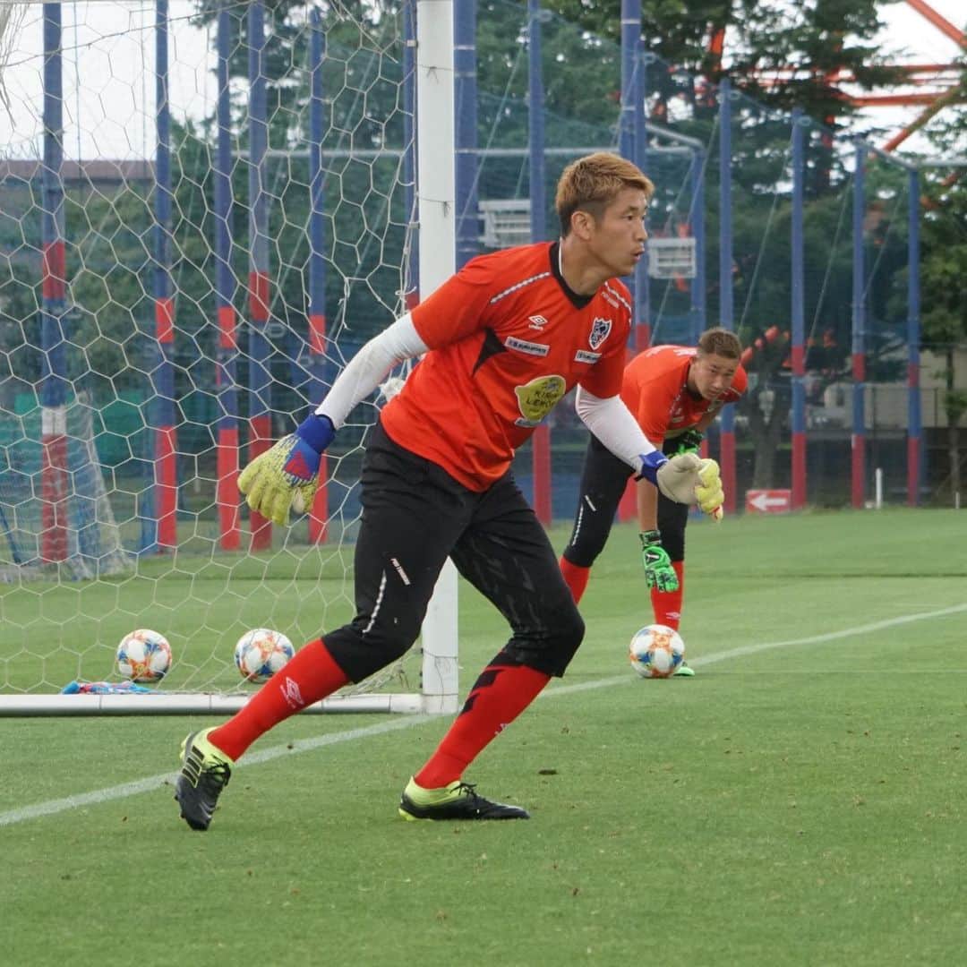 林彰洋のインスタグラム：「“Don’t be afraid of a challenge” 👊 #goalkeepers #fctokyo」