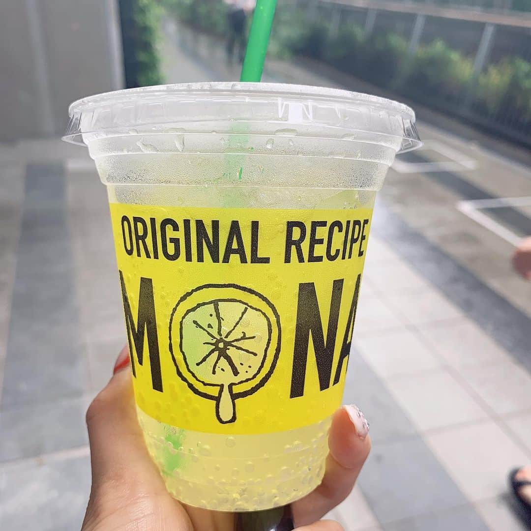 蒼怜奈のインスタグラム：「雨とレモネード。  #雨 #shibuya #渋谷 #lemonade #レモネード #レモネード専門店 #今日寒いね」