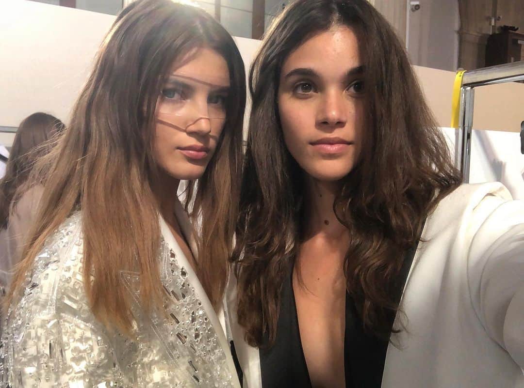 ポーリーヌ・オアロのインスタグラム：「@balmain baby 🖤」