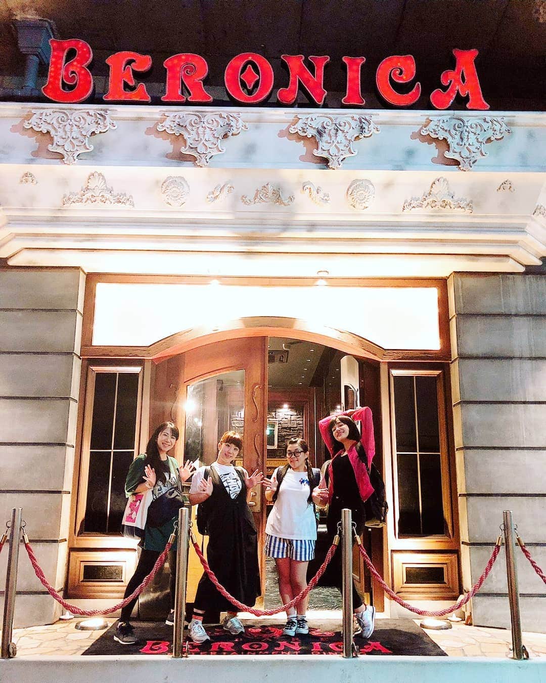 服部ひで子のインスタグラム：「昨日の、吉本新喜劇ィズのライブ 来てくださった皆様 ありがとうございました。  そして、対バンしてくださった、 おじどるさん、にょロボてぃくすさん、Mioさんありがとうございます。  会場の『京橋ベロニカ』さんも、 とてもラグジュアリーな雰囲気で素敵でした～！ なんと、その京橋ベロニカさんで 今度は吉本新喜劇ィズのワンマンライブをさせていただきます！ ⚫9/3(火) 【大阪】京橋ベロニカ 20時スタート‼️ チケット￥2000  ワンマンということで、 MCに今別府直之さんをお迎えし、爆乳三姉妹のSHOWなんかもあったりしますよ～。 是非、お時間ありましたら こちらも宜しくお願いします。  そして、 次回のライブは ⚫7/10(水) 【東京】ルミネTheよしもと です！ ゲスト:コインロッカーズ 21時スタート‼️ 前売り￥2500  是非！ こちらも来ていただきたいです。 宜しくお願いしますヽ(●´ε｀●)ノ  #吉本新喜劇ィズ #京橋ベロニカ #金原早苗 姉さん #キーボード #サナ #爆乳三姉妹  #岡田直子 さん #オカチチ #森田まりこ 姉さん #モリチチ #服部ひで子 #ヒデチチ」