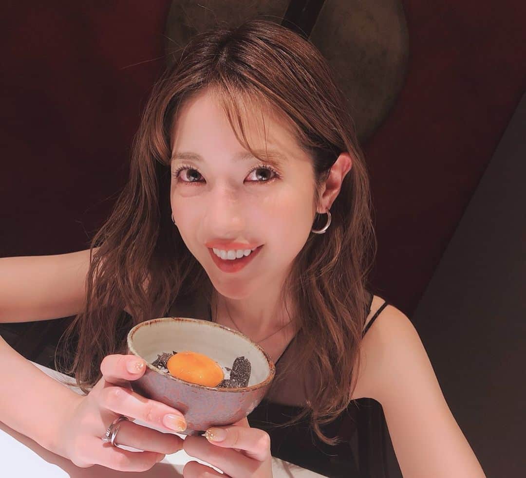 黒坂優香子さんのインスタグラム写真 - (黒坂優香子Instagram)「💗 ・ ・ この間はくみちゃんとご飯✨ 美味しいもの食べようの会🤤💕 ・ ・ …と思ったら、サプライズでお誕生日のお祝いしてくれたの😭💗✨ びっくり嬉しすぎた😭💗！！ ・ ・ バースデープレートにはこころのイラストが😍！ ちょっと大きめのチワワちゃんって オーダーしてくれらしい🤣笑💕 ぽてっと感が可愛いぃぃ💗 ・ ・ ほんとに天使のような子なのです。 可愛くて思いやりがあって頑張り屋さんで…🥺✨ とっても信頼している人💗 いつもたくさんありがとう😭💗 大好きが止まらない…！！」6月22日 18時00分 - yukakokurosaka0606