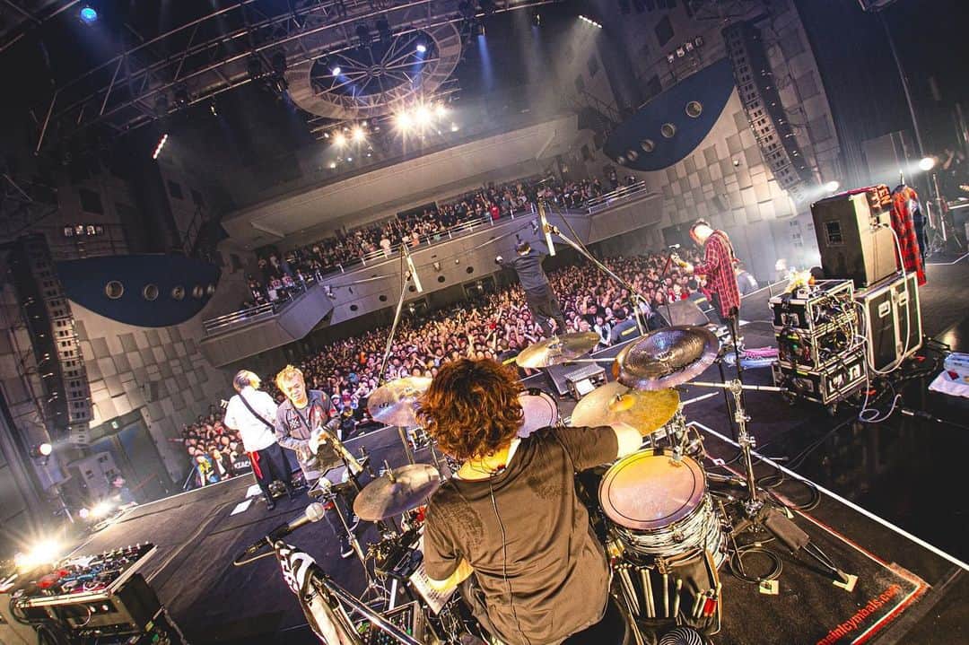 HIROSHIさんのインスタグラム写真 - (HIROSHIInstagram)「20th Anniversary Beginning of the Story なんばHatch ロットンを結成した時からドラゴンの事は知ってた。 正直こんなに仲良くなれるとは思ってもいなかった。 7年ぶりの2マンライブ。 一緒に出来てほんまに良かった! これからもずっとずっと宜しく!!!!! photo by @kawado_photo #rottengraffty  #dragonash #馬場さんありがとう」6月22日 23時31分 - hirorinq