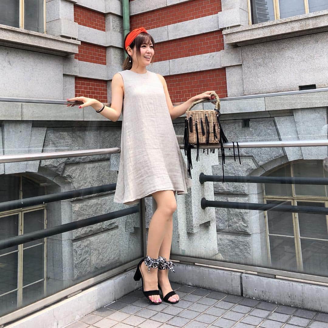 ikuさんのインスタグラム写真 - (ikuInstagram)「こんばんは♡ おつかれさま♡ ・ #中之島公会堂 ZARAの麻ワンピース～ このサンダルプチプラなんだけど黒のストラップとこのアニマル柄と二通り楽しめる💕 ・ onepiece#ZARA new✨ shoes#randa new✨ bag#ludlow Jewelry #Tiffany pierce#Tiffany katyusha#forever21 new✨ ・ #ファッション#コーディネート#北浜カフェ#中之島カフェ#カフェめぐり#大阪カフェ#fashion#大人コーデ #大人ファッション#instagood #instafashion#いつもありがとう」6月22日 18時11分 - cheriee515