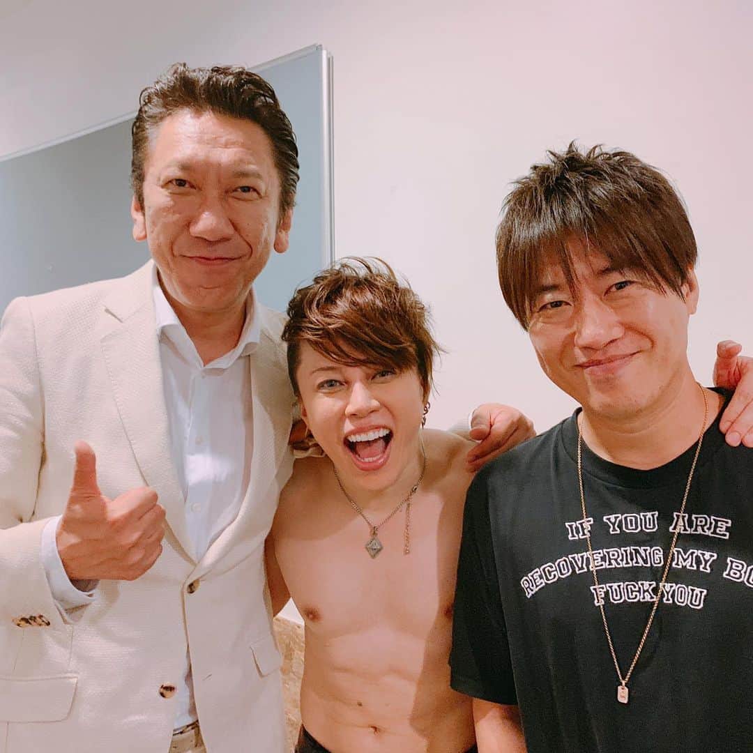 西川貴教のインスタグラム：「‪やっと気持ちが落ち着いたので改めて、西川貴教初のTOUR「SINGularity」にお越し下さった皆様、本当にありがとうございました。僕が歌うこと、僕が夢を追い続けることが誰かのチカラになれるよう、これからも弛まず挑み続けます！あと乳首出てる写真しか残ってなくて、すいません...‬ #SINGularity」