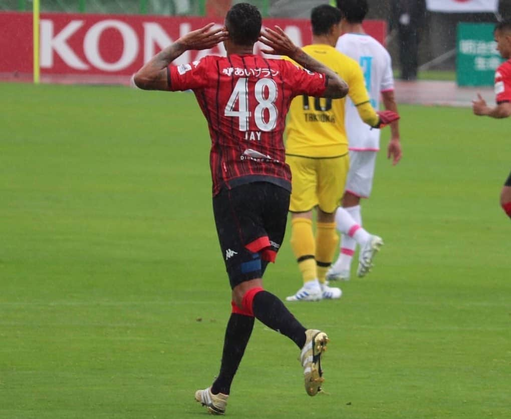 ジェイ・ボスロイドさんのインスタグラム写真 - (ジェイ・ボスロイドInstagram)「Today was a great result in terrible conditions! 1st half was a perfect half 2nd half we need to improve but most important was 3pts. Fans were amazing as always, don’t catch a cold. Cup game Wednesday then we have a big game away to Sendai 💪🏽👍🏽#consadole#team#together#win#belief#determination#striveforgreatness#blessed#hardwork#dedication#soccer#football#training#japan#jleague#adidas#adidastokyo」6月22日 18時07分 - jaybothroyd