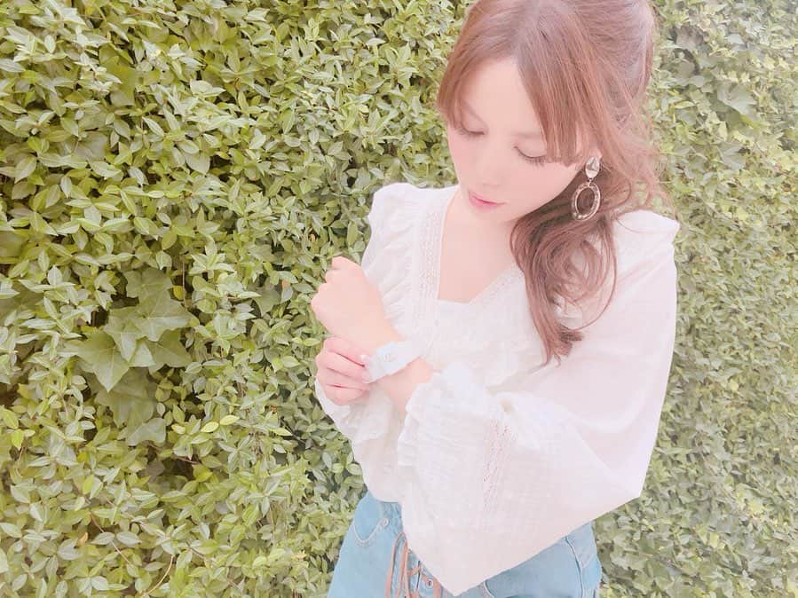 増田愛里菜のインスタグラム：「@hiraki_outdoor  少し前にInstagramで紹介した#虫除けバンド 👱🏻‍♀️⌚️🐝💕 . . 普段のコーデと合わせてみた感じも載せてみる😌💭👖✨ . . 【 @hiraki_outdoor 】⇦ここから購入できるよ🙌💓 . #hiraki_outdoor #radarcan #ラダキャン #ポータブル #虫除け #虫除けバンド #リストバンド #アウトドアグッズ #アウトドア #レジャー #キャンプ #ファッション #コーデ #コーディネート #インスタ #インスタグラム」
