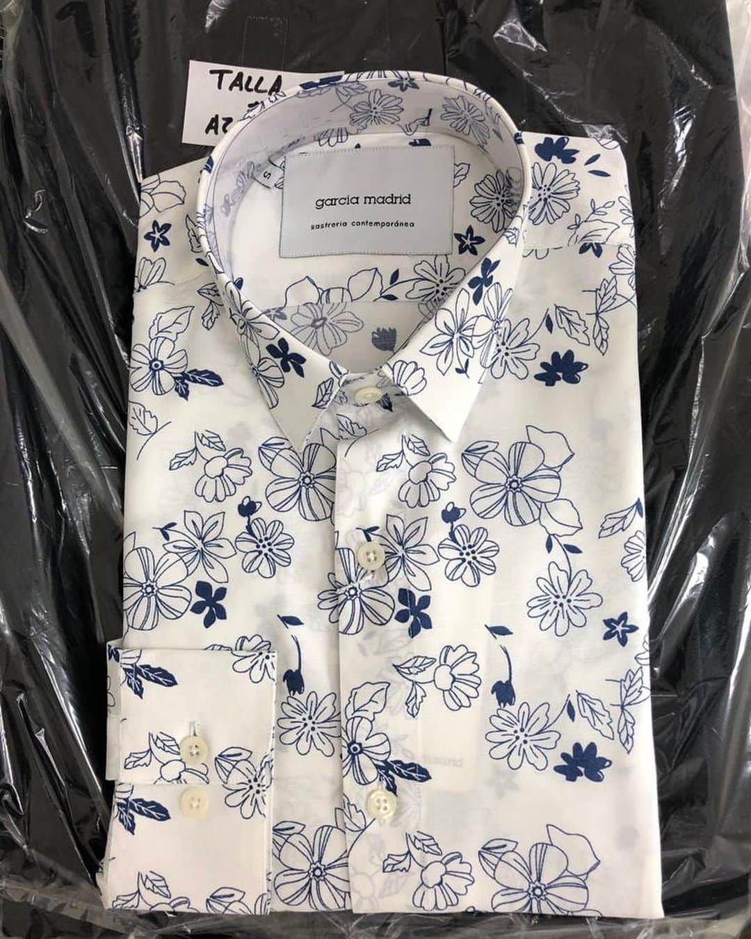 ガルシアマドリッドさんのインスタグラム写真 - (ガルシアマドリッドInstagram)「Nueva colección de camisas para el verano que no llega #shirt #camisas #onlineshop」6月22日 18時10分 - garciamadrid