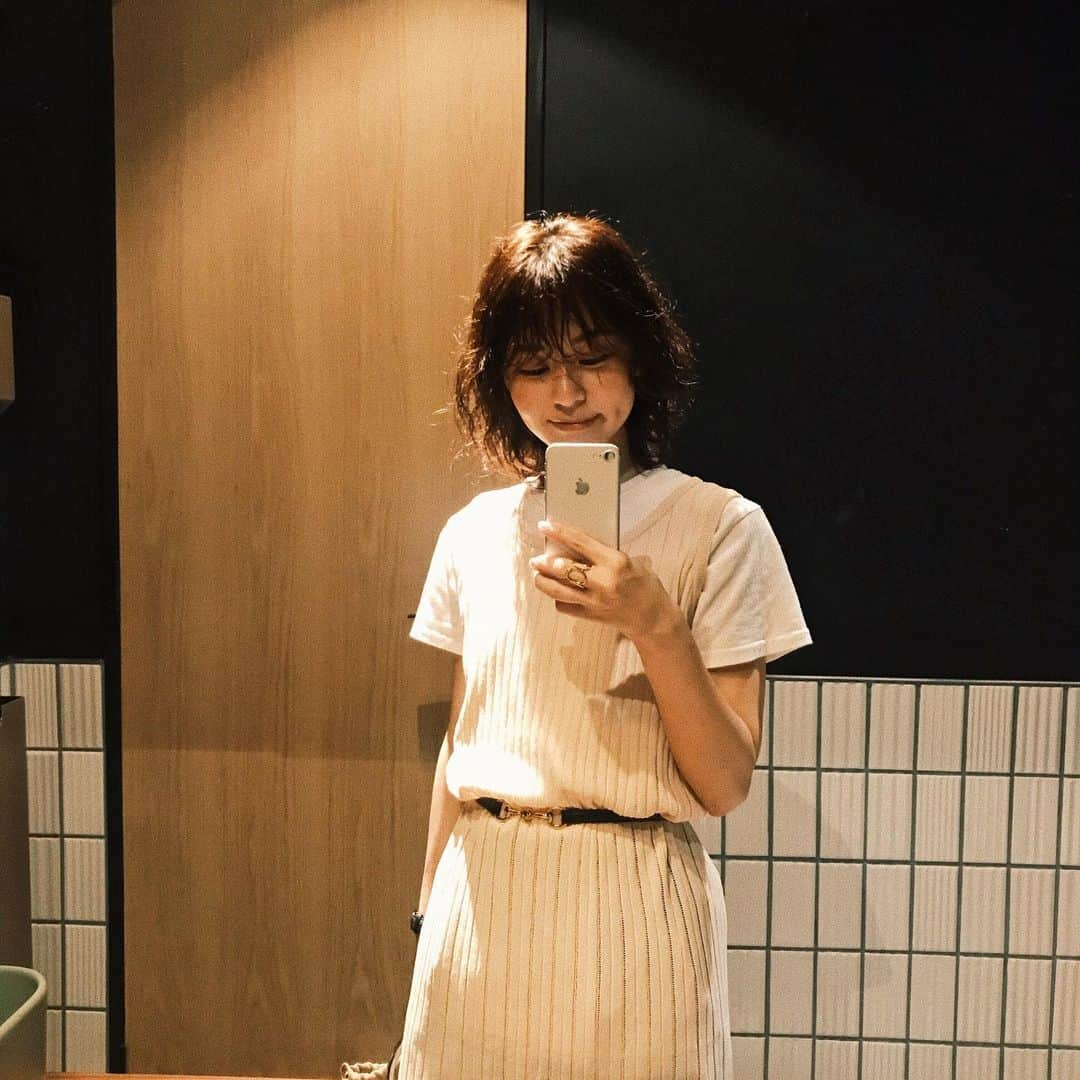 Eri Koyamaさんのインスタグラム写真 - (Eri KoyamaInstagram)「. そんな昨日の服 ほんとは違うのを着たかったんだけど、 急いでたらこうなった！笑 . ワンピースとインナー、 見えないけど下に合わせたボトムまで 全部発売中のものです！ #透かし編みニットワンピース #コンパクトTee #ラップスカートコンビパンツ . @ungrid_official  @ungrid_staffsnap #ungrid #shop_ungrid_eri #fashion #coordinate #私服」6月22日 18時11分 - 6ri___k