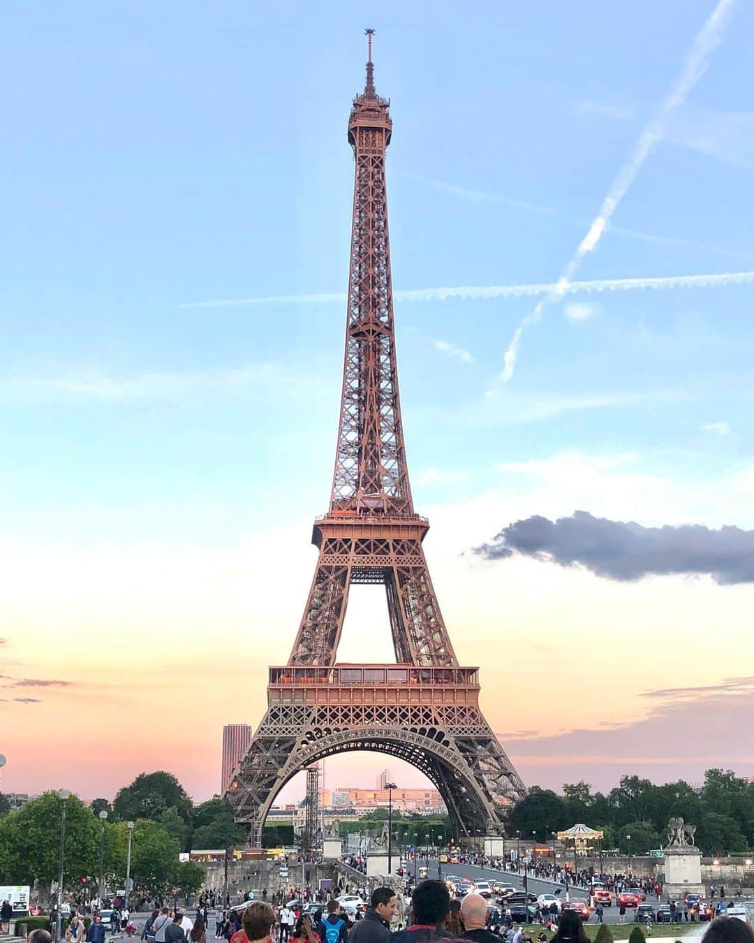 彩耶さんのインスタグラム写真 - (彩耶Instagram)「はじめての #PARIS 🇫🇷 ・ お写真横に SWIPE してね❗️ こういうのやってみたかった〜🤣💕 ・ ・ 今朝はam8:00 からクロワッサン🥐頂きながら、カフェミーティング☕️ あ〜、パリっぽい😍 ・ 何もかもが新鮮で〜🙈✨ ・ ・ 明日はいよいよ #パリコレ 本番👗✨ 以前にパリコレモデルが着用した衣装を着て、招待席に座らせていただきます。 ・ 衣装を手に取りワクワクです🙈💕 ・ ・ ・ ストーリー多めですが、良かったら見てくださいね❣️ お返事遅れててごめんなさい💦ゆっくりしていきますね😌✨ ・ ・ 午後からは 別件で撮影なので、頑張ってきま〜す📷✨ 日本の皆さんは「お仕事お疲れ様でした‼︎」のお時間かなぁ😊 ・ ・ ・ #すっかりおのぼりさんです😝 #時差７時間 🕖 #パリ ・ #パリコレクション #pariscollection #parisfashionweek #france #フランス  #latoureiffel #エッフェル塔 #travel  #感謝 #撮影 #shooting #モデル #model #神戸 #kobe #インフルエンサー #フォロー #followme #フォローミー #beauty #お洒落さんと繋がりたい #旅行好きな人と繋がりたい」6月22日 18時26分 - 3aya11