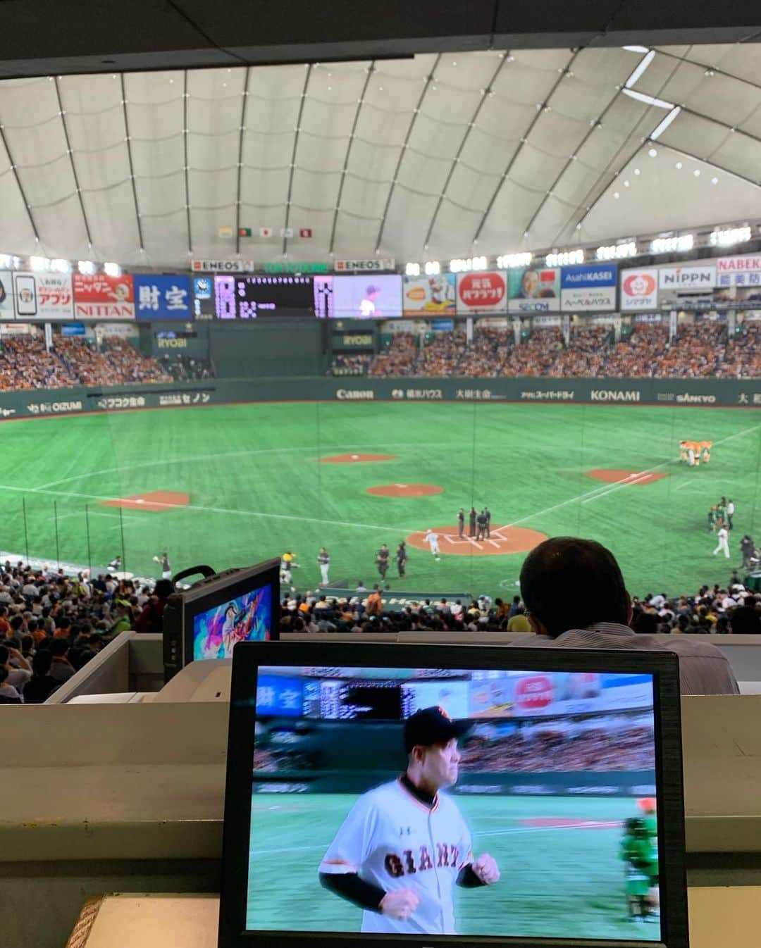 多村仁志さんのインスタグラム写真 - (多村仁志Instagram)「⚾️ ・ 今日はRKBラジオ解説🎙 ・ 試合前には、日テレ解説で来ていた同級生「RED」こと #赤星憲広 さんと食堂で久しぶりの再会。 ・ 試合は、ホークスの交流戦優勝をかけての一戦でしたが、今日ホークスが敗れ、明日、勝った方が交流戦優勝となる最終戦になりました。 ・ 明日、ホークスが勝てば8度目の優勝。 ・ ジャイアンツが勝てば5年振りの優勝。 ・ 明日も12:54～RKBエキサイトホークスをお聞き下さい。 ・ #NPB #プロ野球 #セパ交流戦 #RKBラジオ #RKBエキサイトホークス #福岡ソフトバンクホークス #読売ジャイアンツ #win #赤星憲広 #同級生 #高校時代 #甲子園で対戦 #阪神タイガース #Redstar」6月22日 18時39分 - hit_tamu