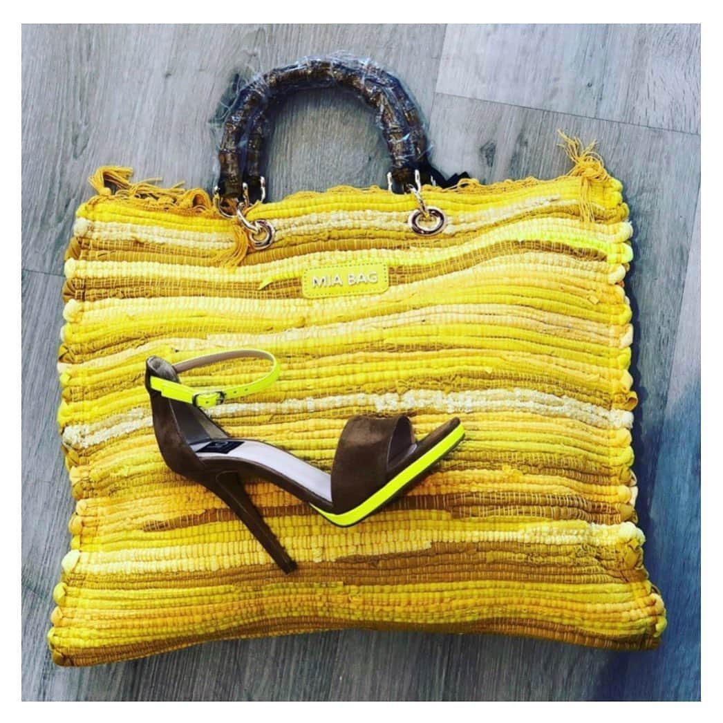 のインスタグラム：「#islo #isloisabellalorusso #isloshoes #shoes #sandals #sandali #suede #sella #yellow #heels #highheels #tacchi #tacchialti #shop #rivenditore #retailer #fashion #style #glam #shoppingonline #shoponline #madeinitaly #soraya #staytuned」