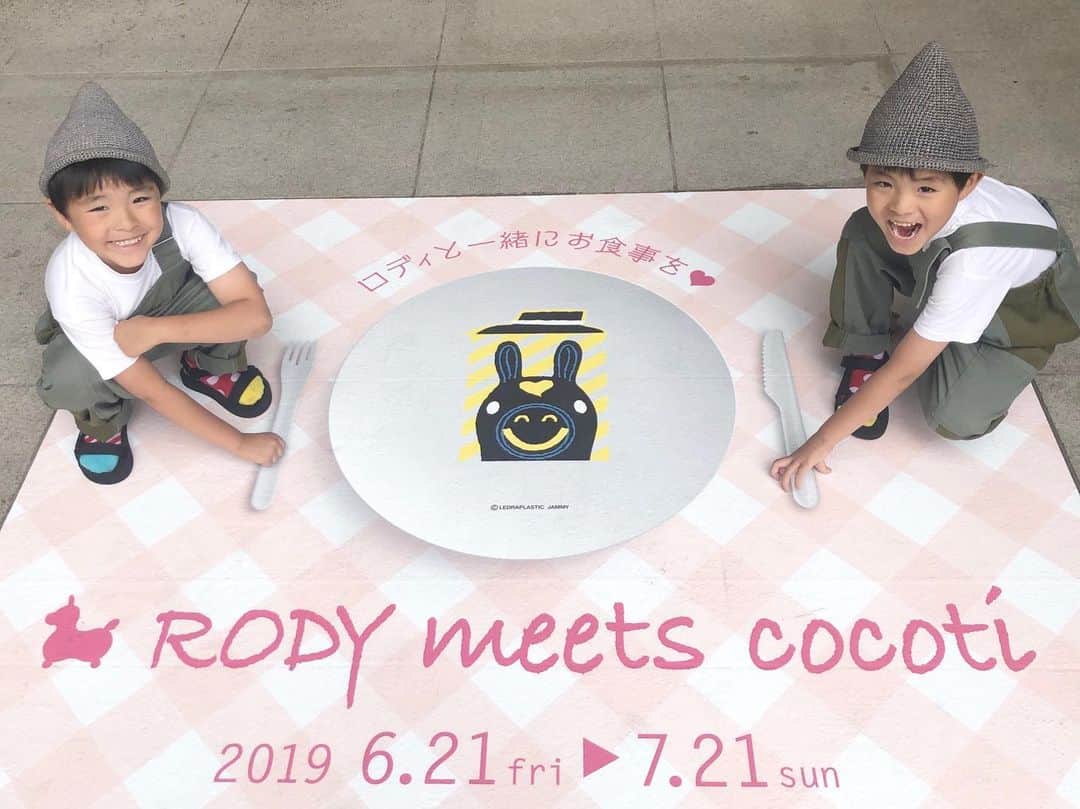 ᴋᴀɴᴀᴋöさんのインスタグラム写真 - (ᴋᴀɴᴀᴋöInstagram)「RODY × cocoti SHIBUYA @cocoti_shibuya にある グリーングリル × ロディの キャラクターが コラボ❤️ *  コラボメニューも すごくかわいくて、みんなで 食べました😋✨ ボリューム満点だし、美味しかったー❤️ * 店内にも ロディが いっぱいいたよ😻✨ ツインズ君も小さな頃、ロディによく乗ってたなぁ🐎🌈 このメニューは、7/21(日）までの期間限定✨ ぜひお子さんも連れて行ってみてください～😋🍴 * #ロディカフェ #cocoti渋谷 #グリーングリル #promotion #子連れランチ #ロディ#コラボ」6月22日 18時43分 - kanakokko_34_