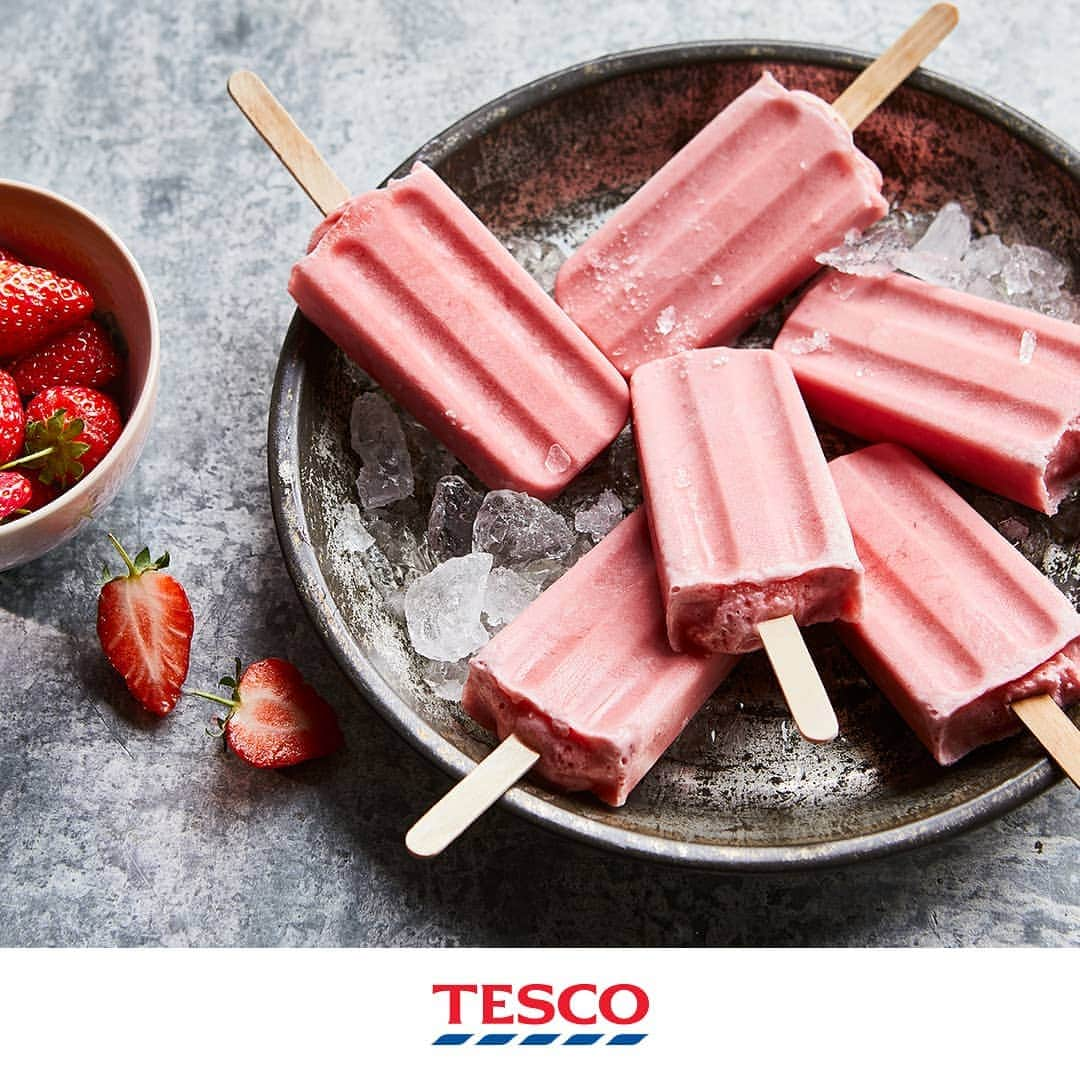 Tesco Food Officialさんのインスタグラム写真 - (Tesco Food OfficialInstagram)「What happens when you leave your strawberry smoothie in the freezer? This ice lolly miracle. Simply blitz a few summery staples for one very cool #Vegan treat.  Ingredients 400ml coconut milk 50ml maple syrup 1 tsp vanilla extract  180g strawberries, hulled  Method Put the coconut milk, maple syrup, vanilla and strawberries in a blender and blend until smooth. Divide the mixture between 8 x 80ml ice lolly moulds, insert lolly sticks and freeze for 4-5 hrs or until firm. To remove the lollies, run the moulds briefly under hot water, then twist and gently pull them out.」6月22日 19時04分 - tescofood