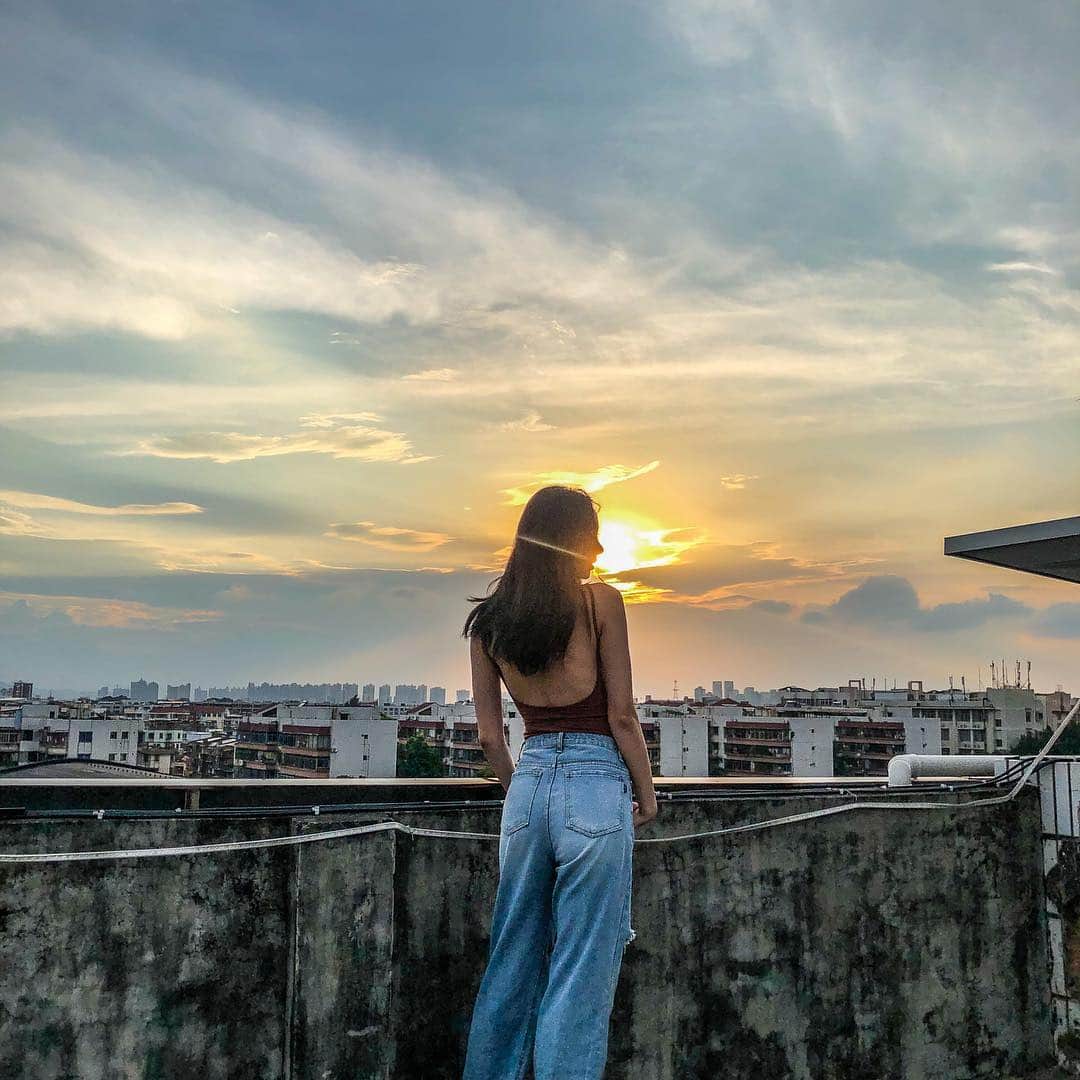 イユエリンのインスタグラム：「오늘 하늘을 보지 못했다고한다.. 😨😨😨😨😥😥😥😥」