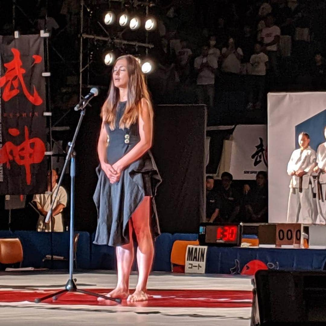 土屋アンナさんのインスタグラム写真 - (土屋アンナInstagram)「本日は名古屋武神カラテオールジャパンカップ2019国際親善大会にて国歌独唱をさせていただきました✨ 素晴らしい大会での国歌独唱。 呼んでいただきありがとうございました😊  @oskerthelabel @jack_joat」6月22日 18時58分 - annatsuchiya0311