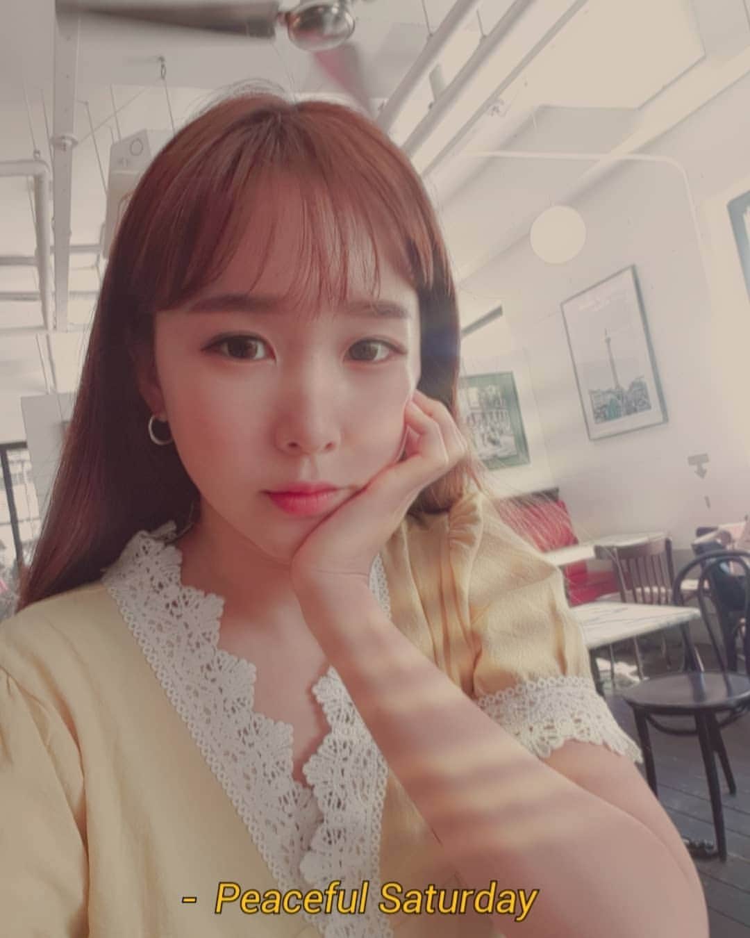 ウェイ のインスタグラム：「코코랑 타코먹고 카페💛🧡 #스노우 #햇빛셀카 #snow #한남동」