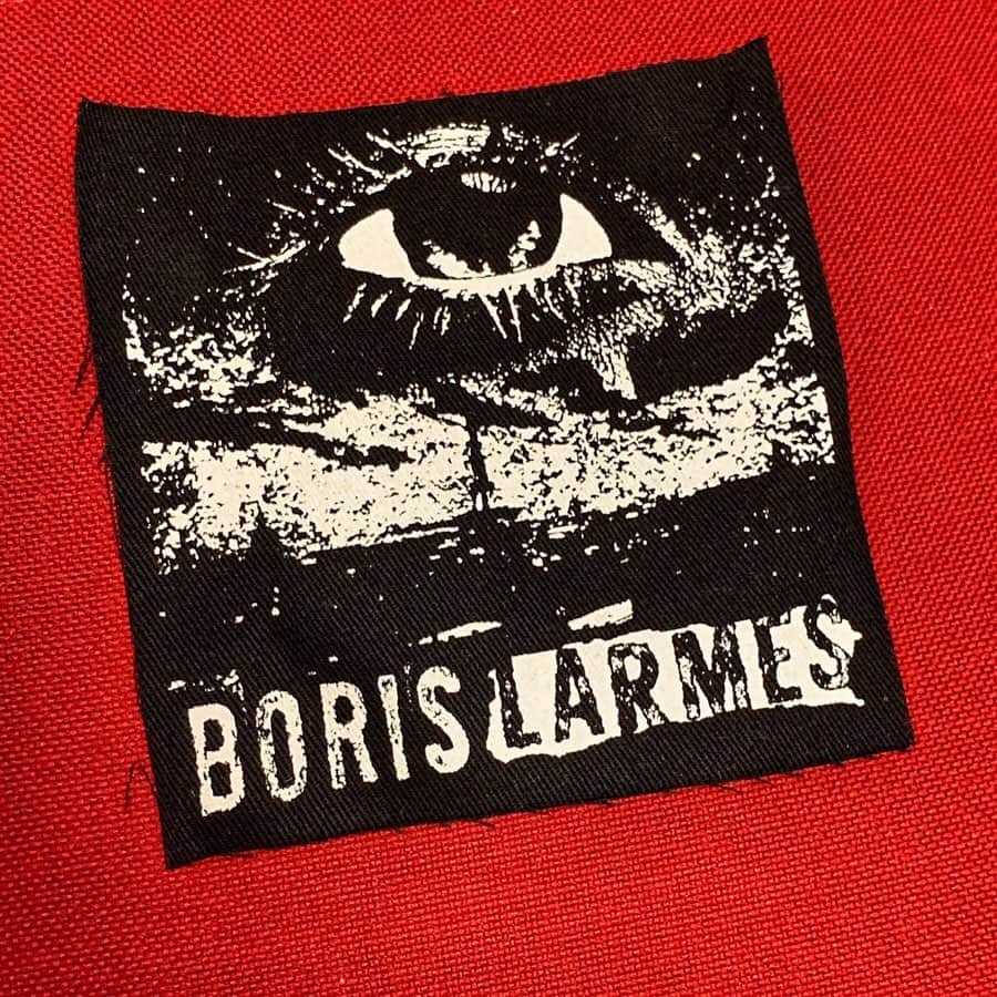 BORISさんのインスタグラム写真 - (BORISInstagram)「TRASH UP!! RECORDS @trashup_records から6/26リリース「tears e.p」の完成品が到着。発売日に先立って6/24(月)渋谷WWWで行われる『dip/Boris』2マンの会場にて先行販売を開始します。さらにこの新作シングルの、ライブ会場購入限定特典としてクラスティーなテイスト満載のパッチをプレゼント。 (Design by @pranktyo Thanks!!) 最速入手を希望する方は是非会場へ。 ‪ Released from TRASH UP! RECORDS on 6/26  The finished product of "tears e.p" has arrived.  Prior to the release date, pre-sales will begin at the venue of the "dip / Boris" 2-man at the Shibuya WWW on June 24 (Mon). In addition, as a venue purchase limited bonus of this single, a patch full of crusty taste is presented.  6/24(月)渋谷WWW 『dip/Boris』  出演: dip Boris Boris with ヤマジカズヒデ  中山晃子(Alive Painting)  開場:18時30分 開演:19時30分  前売:4000円 当日:4500円 (共に別途ドリンク代)」6月22日 18時59分 - borisdronevil