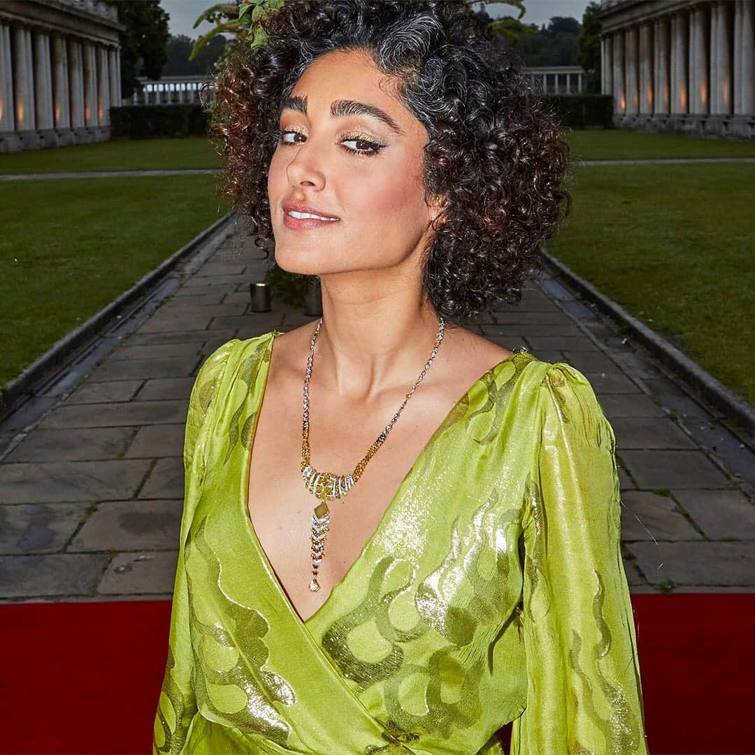 のインスタグラム：「Friends of the Maison #GolshiftehFarahani and #FreidaPinto shine in #CartierHighJewelry at the #CartierMagnitude Gala in London. #HighJewelry」
